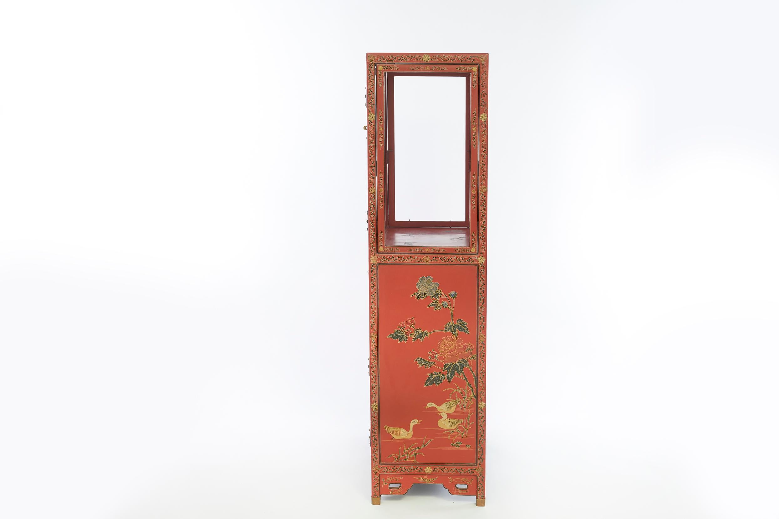 20th Century Chinoiserie Decorated Cabinet For Sale 2
