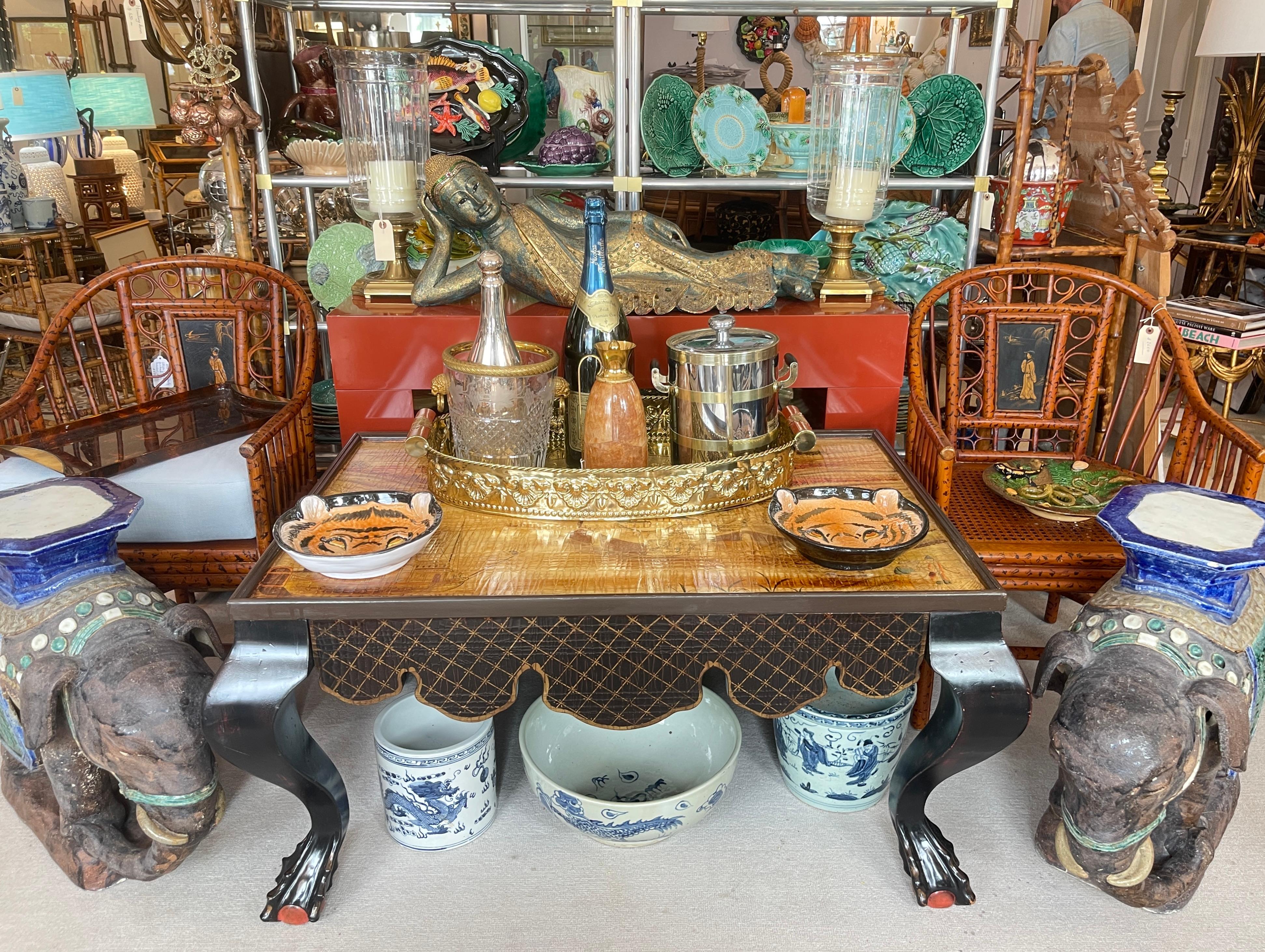 20ème siècle. Table Cocktail Tables laquées Chinoiserie, pieds Ball and Claw en vente 7