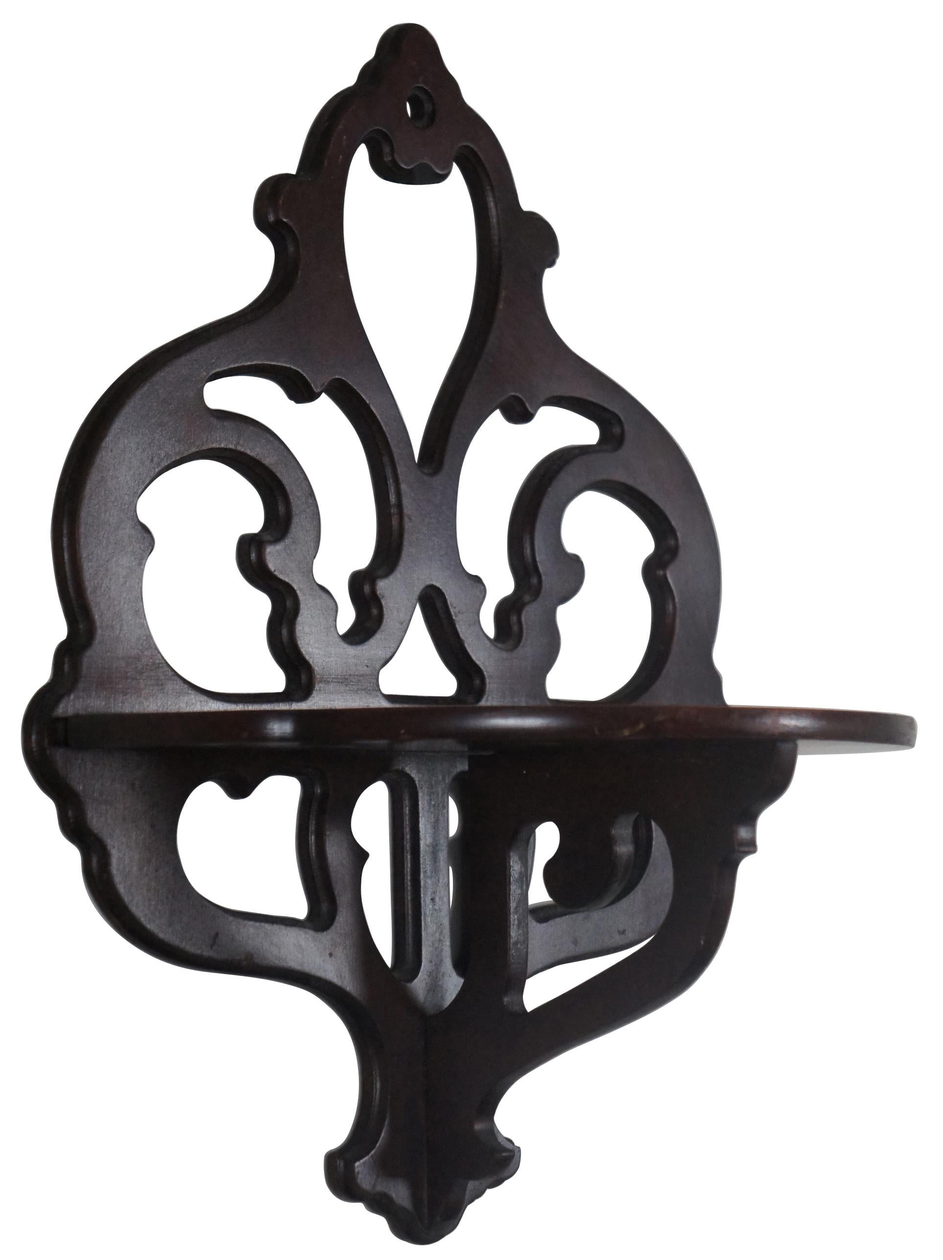 20th Century Chippendale Carved Mahogany Demilune Wall Shelf Sconce In Good Condition In Dayton, OH