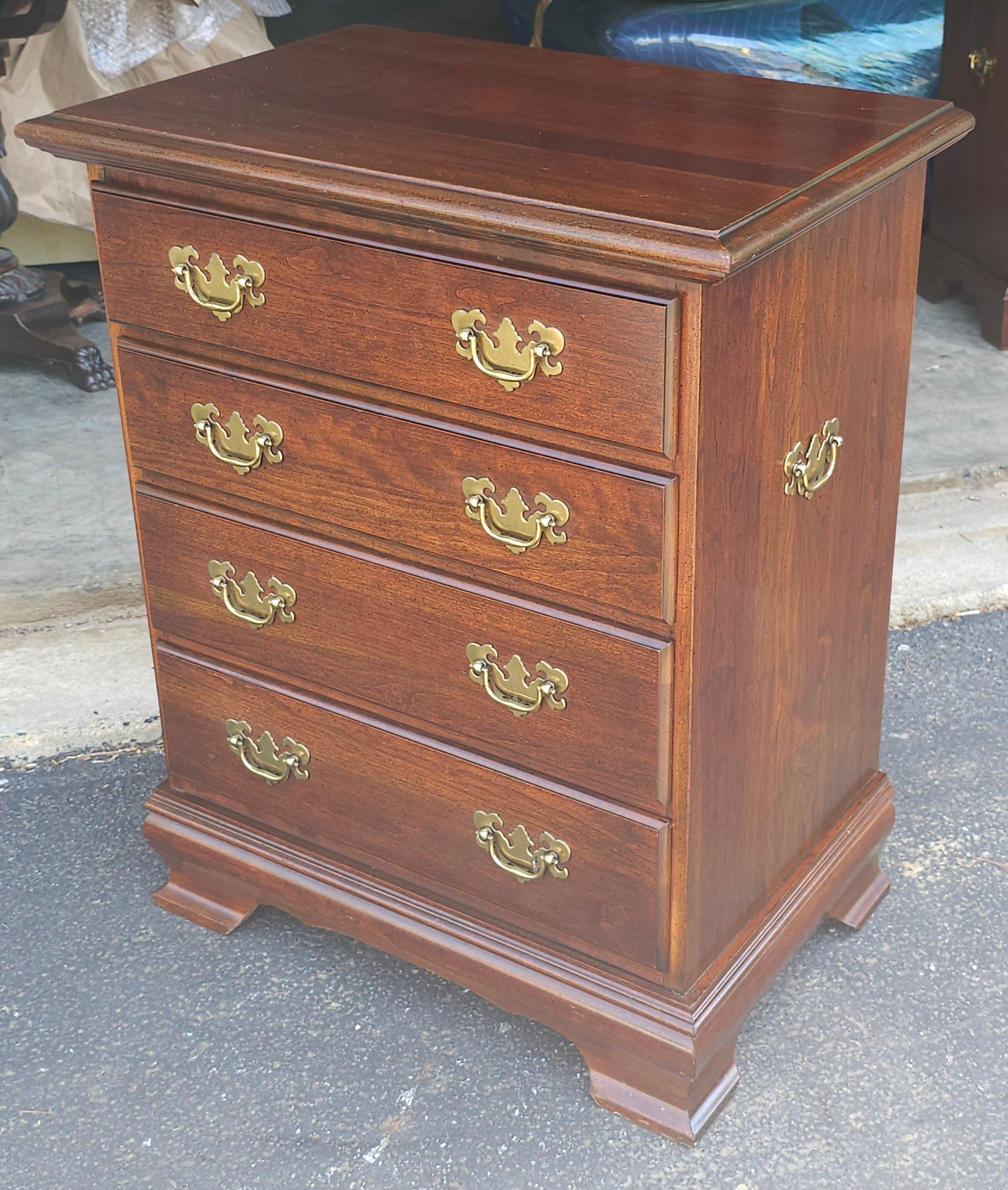 20th Century Chippendale Mahogany Four-Drawer Small Chest of Drawers  In Good Condition For Sale In Germantown, MD