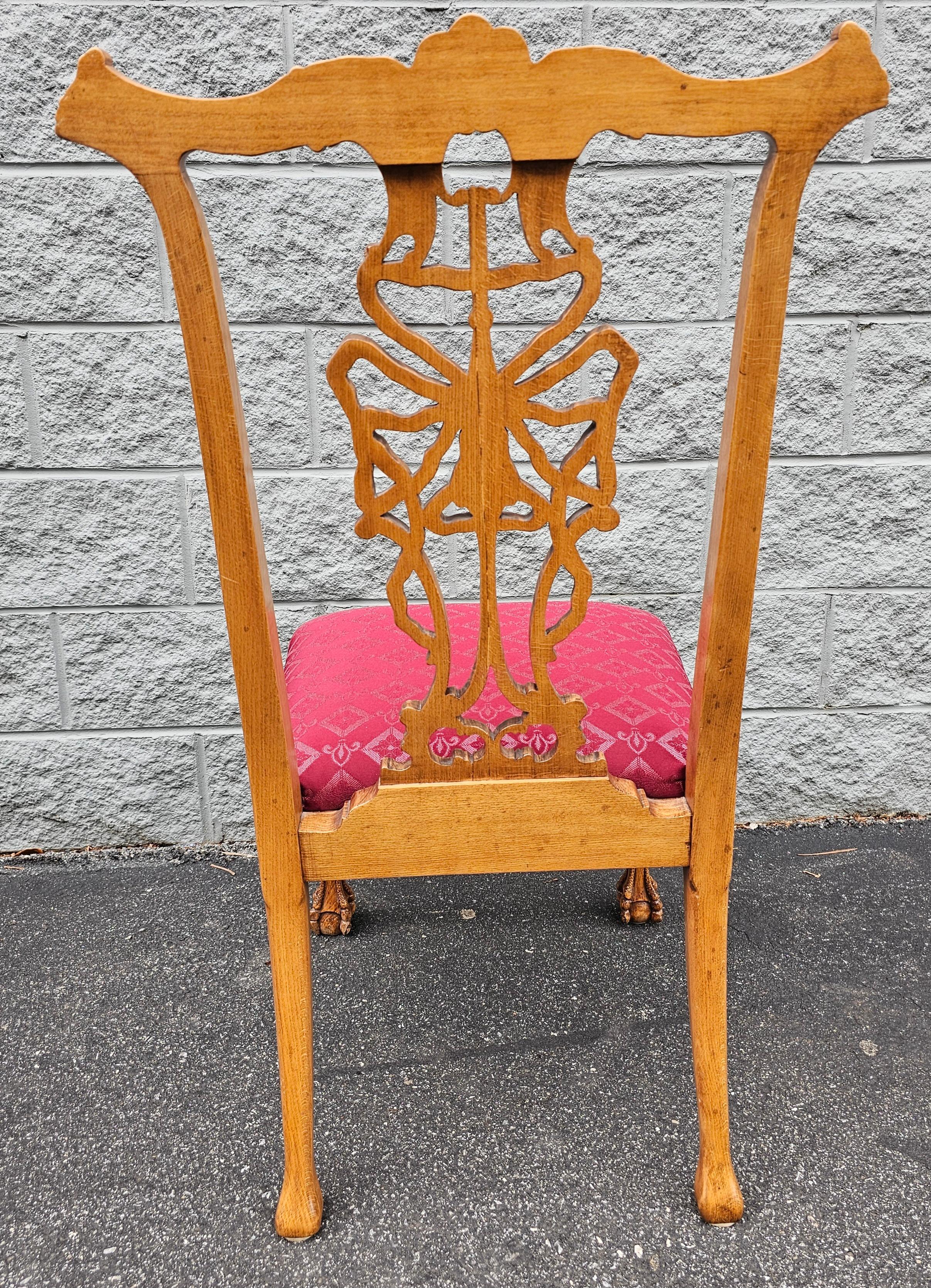 20th Century Chippendale Style Varnished Carved Pine Ribbon-Back Side Chair In Good Condition For Sale In Germantown, MD