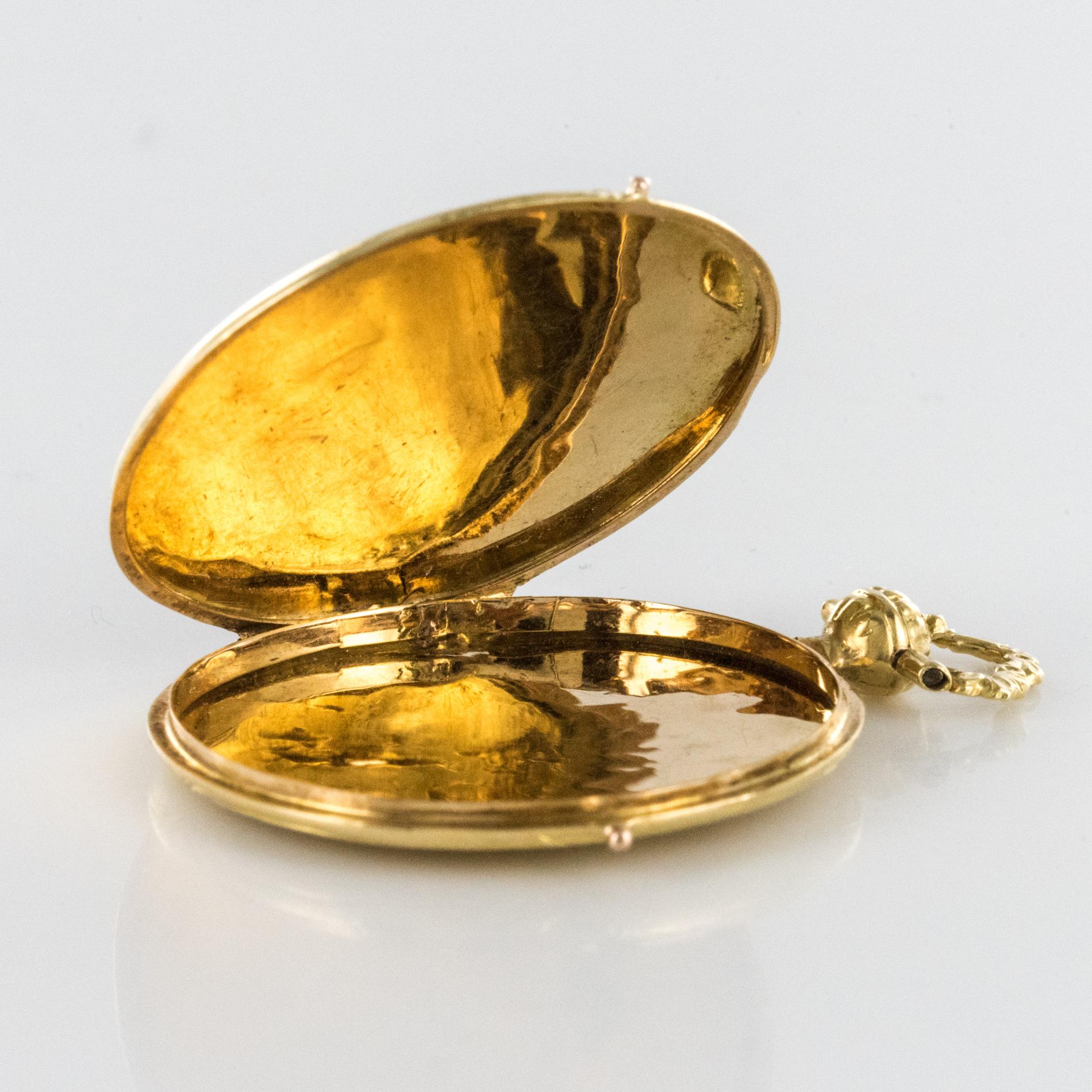 Women's 20th Century Chiselled 18 Karat Yellow Gold Locket Pendant