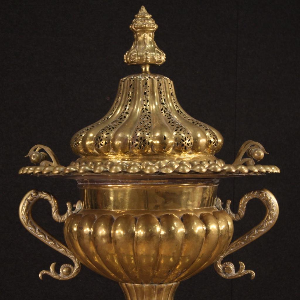 Great 20th century Turkish censer. Object in brass and chiseled metal of exceptional size and pleasant decor. Censer composed of four elements separable: Base plate, cup, perfume burn and lid. Object for antique dealers, interior decorators and