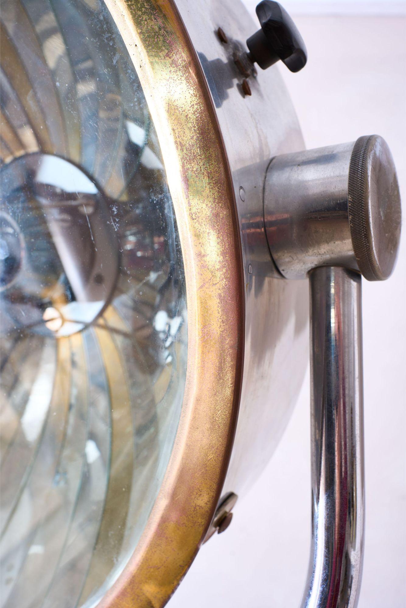 Laiton 20e siècle Lampadaire médical en chrome et laiton en vente
