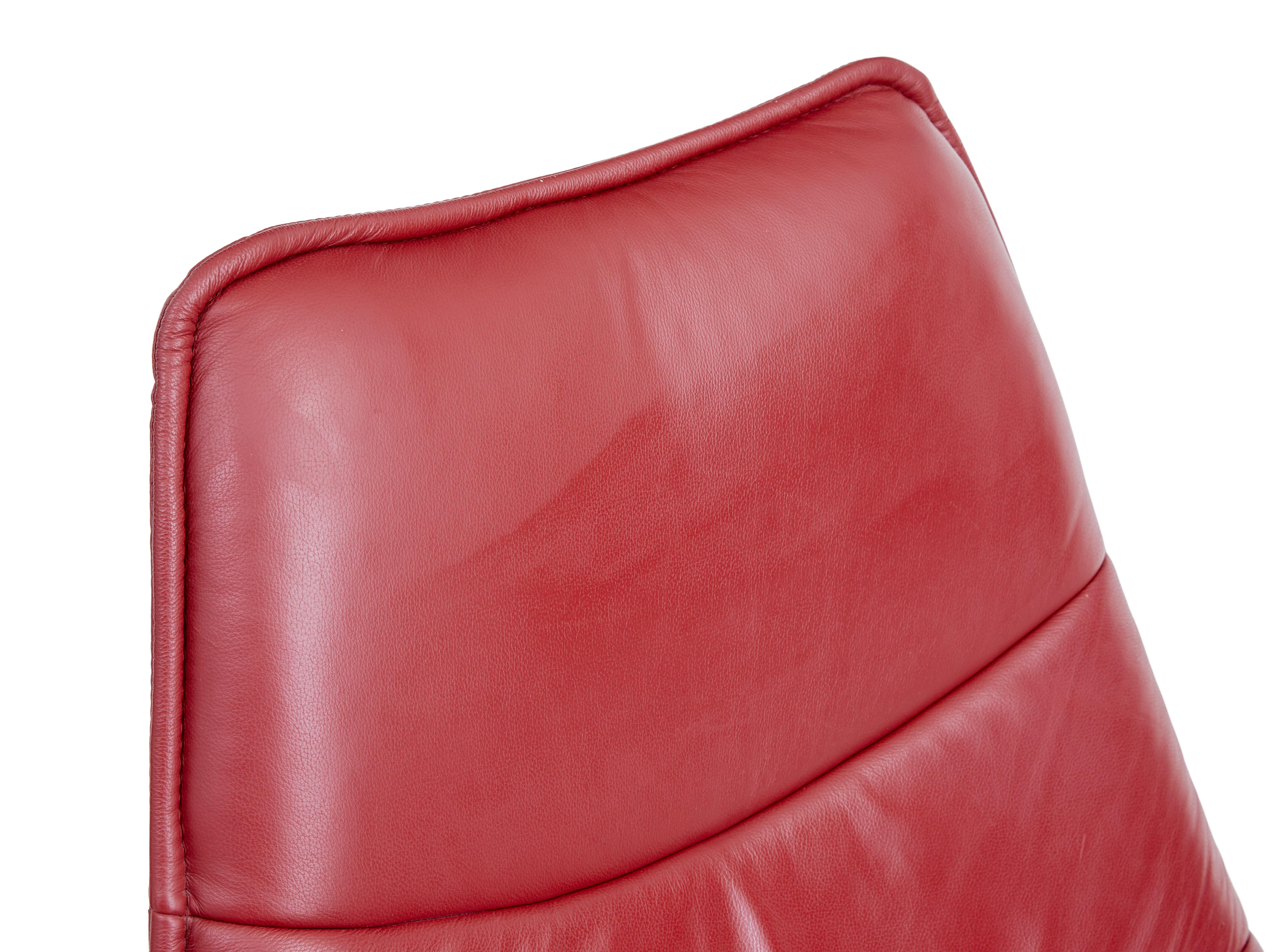Stuhl aus Chrom und Leder des 20. Jahrhunderts mit Hocker im Zustand „Gut“ im Angebot in Debenham, Suffolk