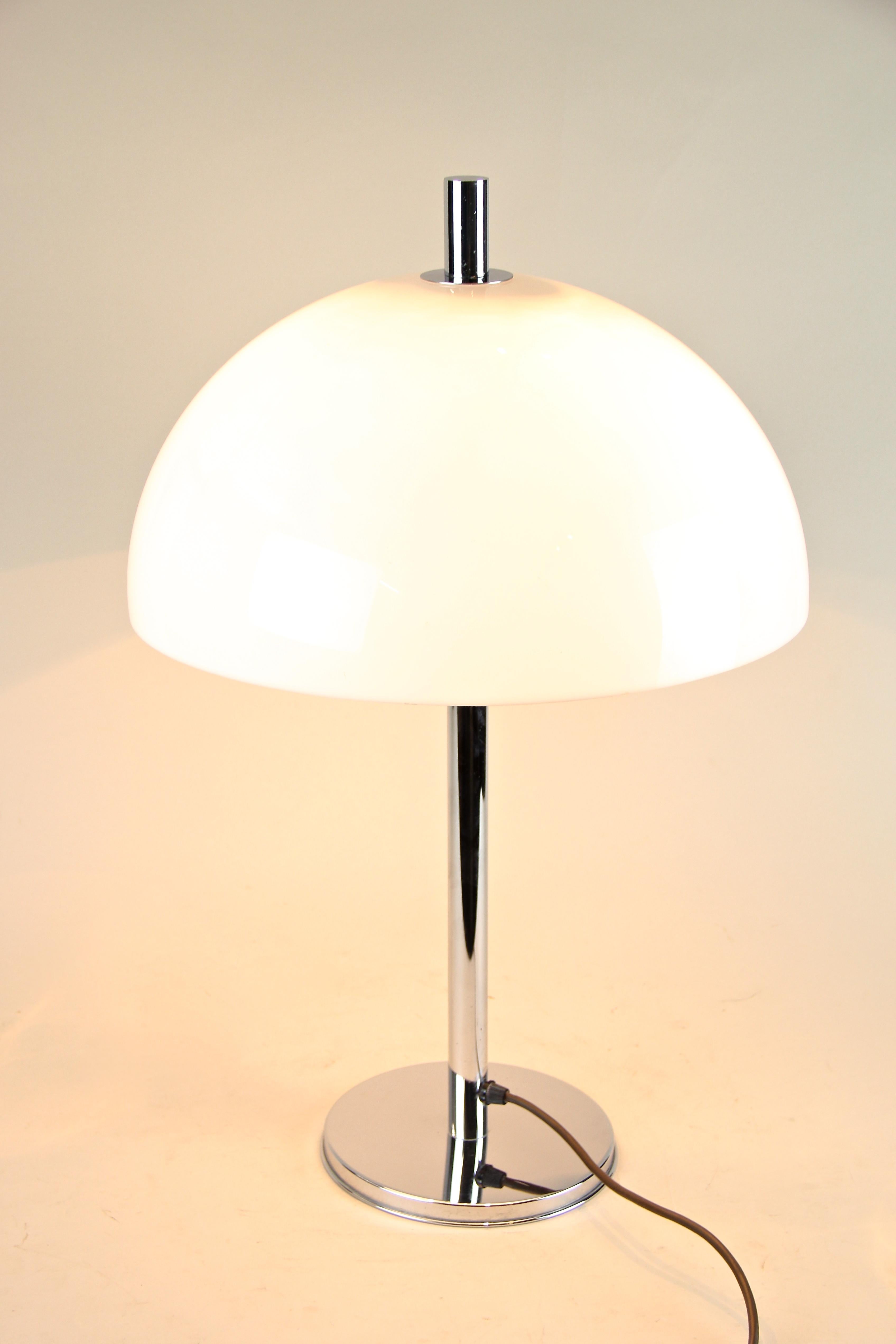 Timeless designed table lamp by Boyer Leuchten Vienna from the 1970s. This beautiful midcentury piece of lightning comes with a great shaped white lampshade in the form of a mushroom sitting on a chromed metal stand. A simple but fantastic design
