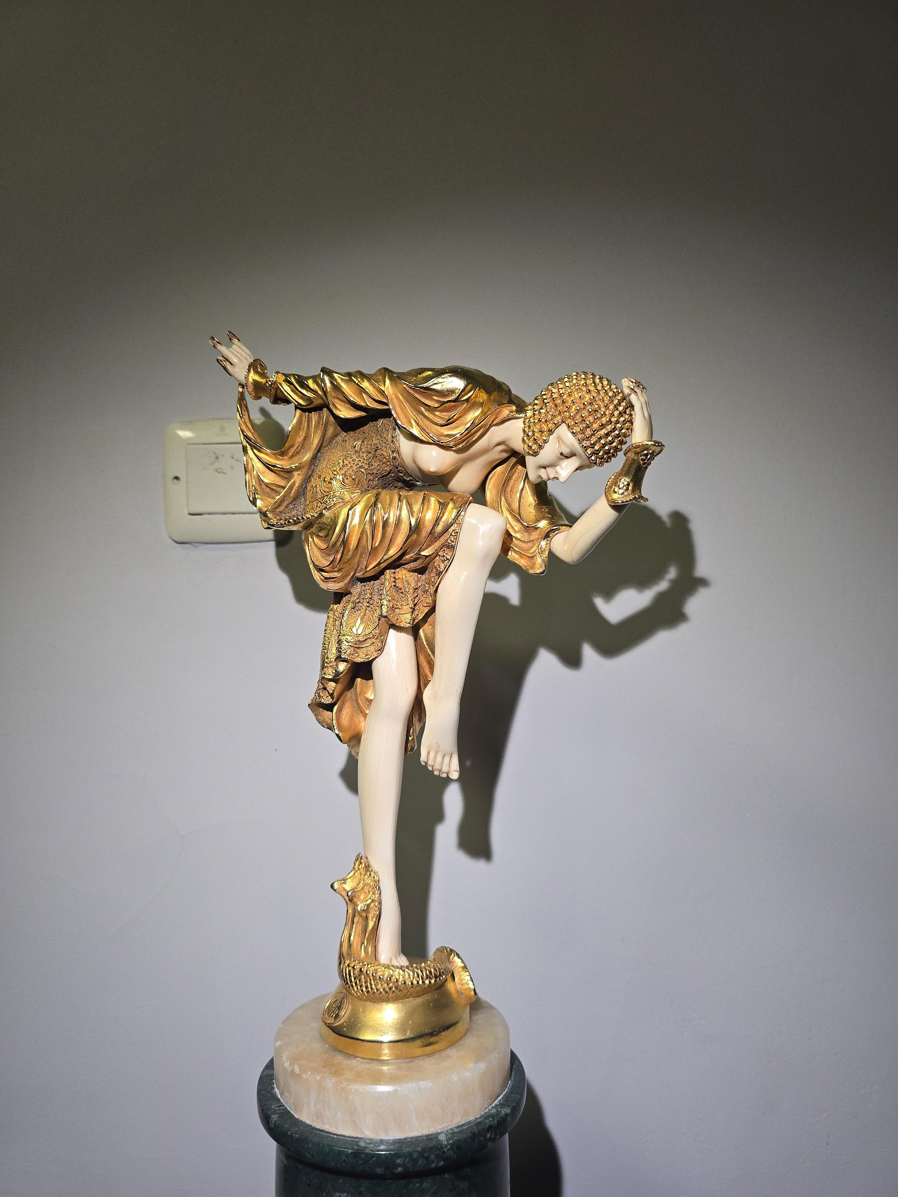 20th-Century Chryselephantine Sculpture by J.R. Colinet In Good Condition For Sale In Madrid, ES
