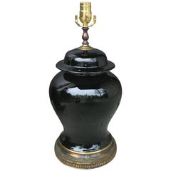20ème siècle circa 1930s Chinese Black Mirror Porcelain Ginger Jar as Lamp
