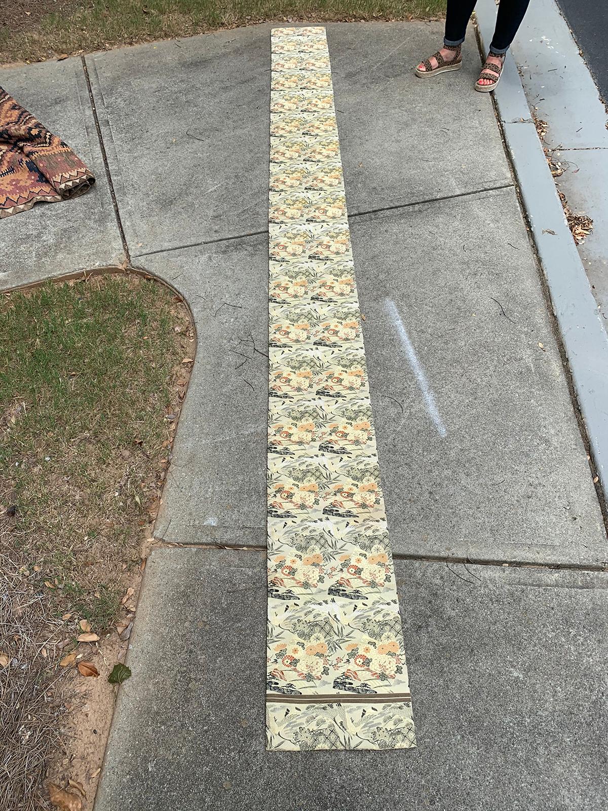 20th century circa 1930s Japanese Obi style silk sash, traditionally worn as a sash or a belt. Could be used as a table runner or wall hanging.