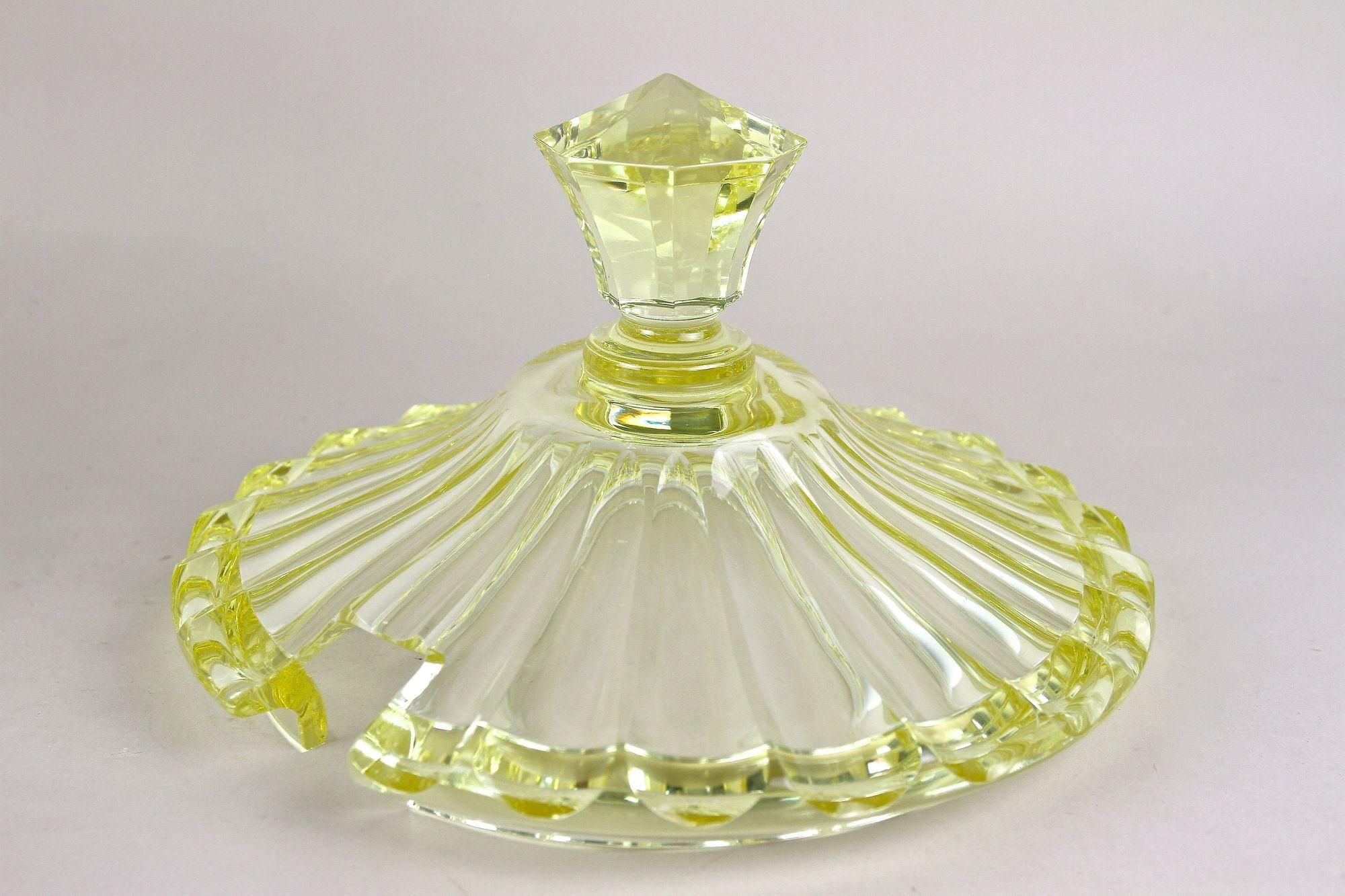Service à punch en cristal Art Déco jaune citron du 20e siècle, Bohemia vers 1920 en vente 3