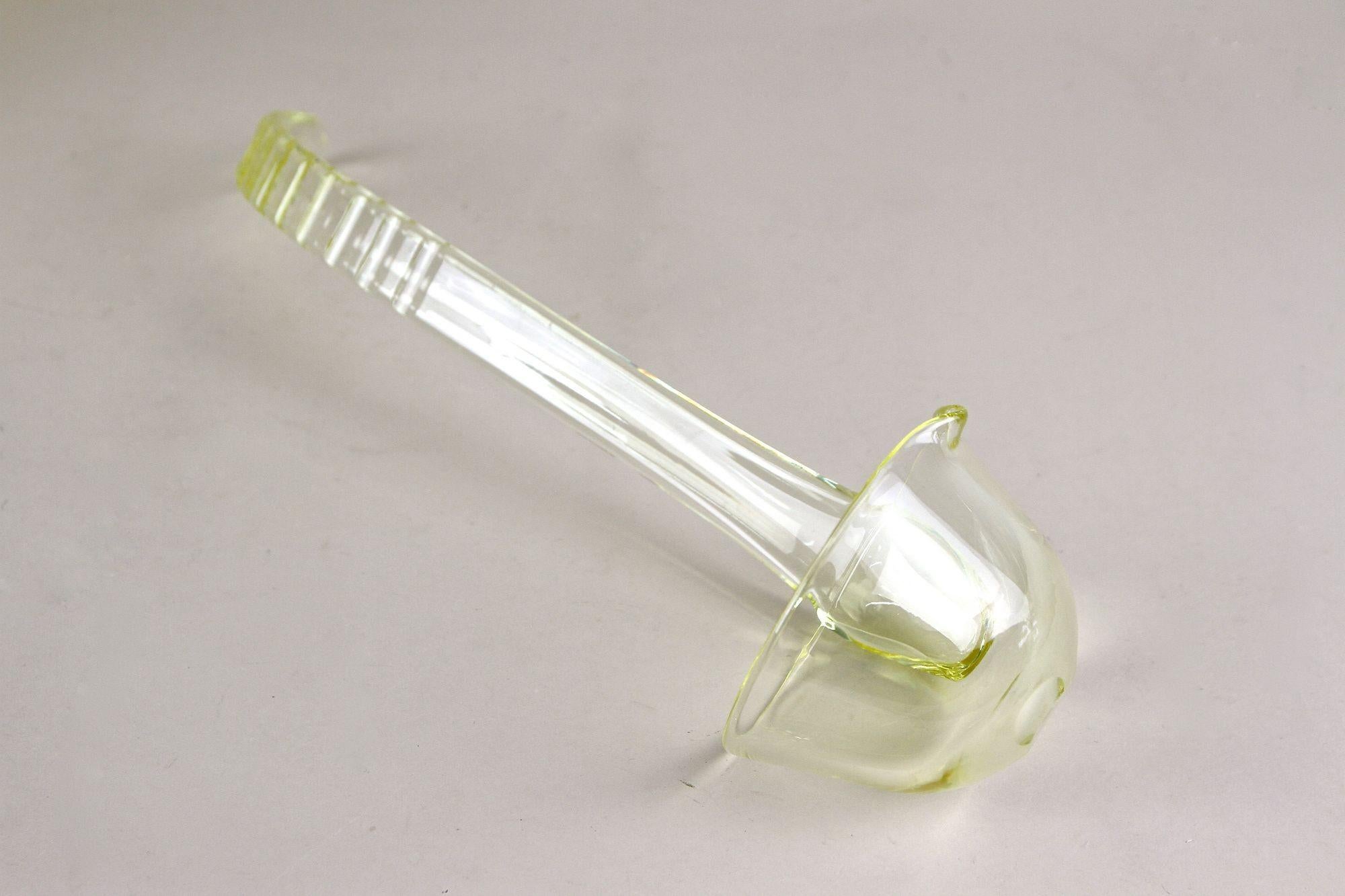Service à punch en cristal Art Déco jaune citron du 20e siècle, Bohemia vers 1920 en vente 5