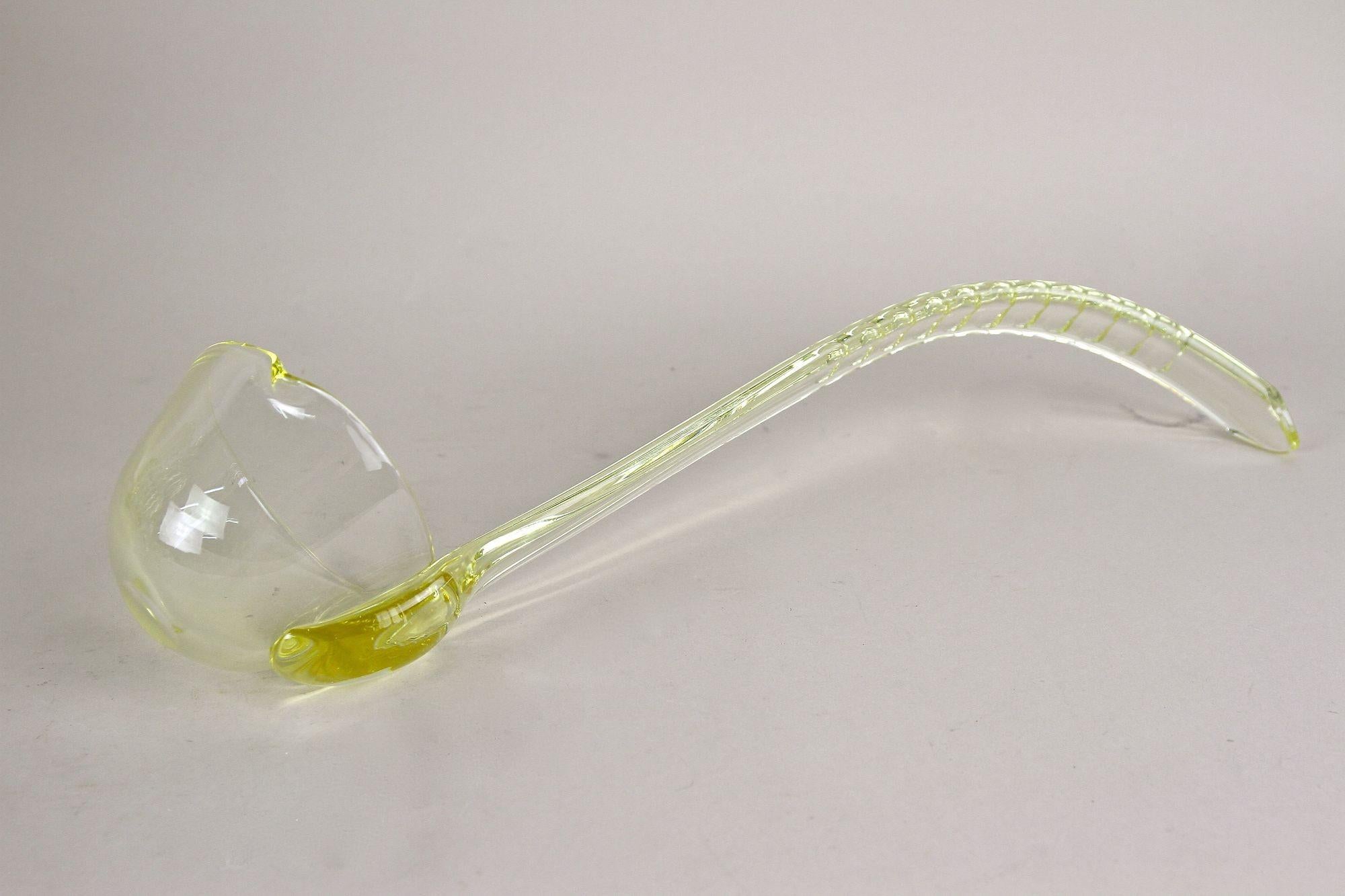 Service à punch en cristal Art Déco jaune citron du 20e siècle, Bohemia vers 1920 en vente 6