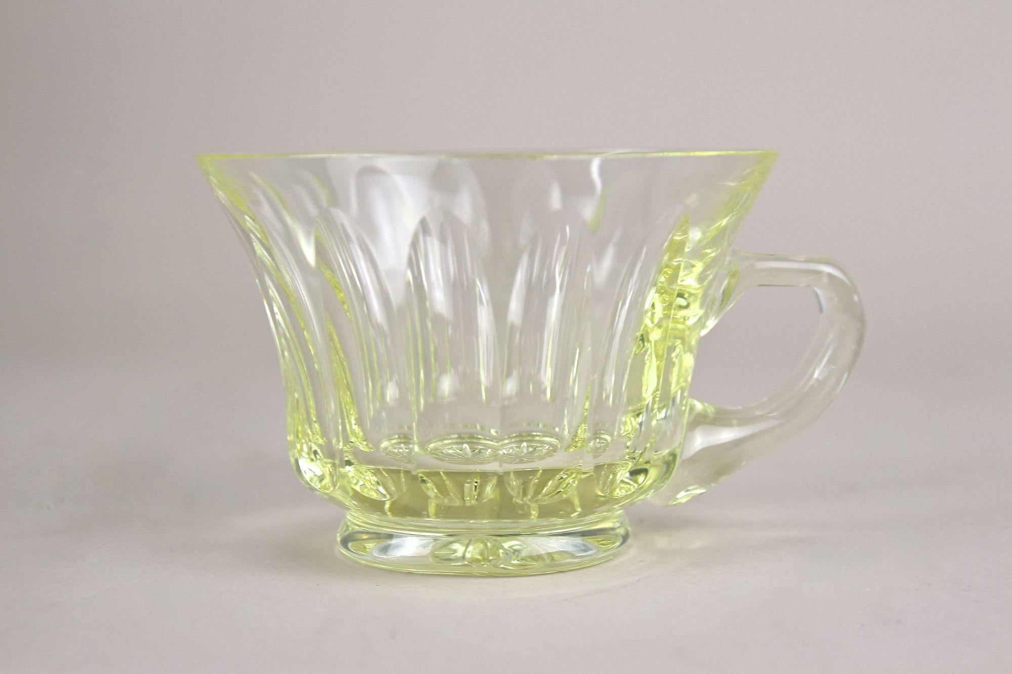 Service à punch en cristal Art Déco jaune citron du 20e siècle, Bohemia vers 1920 en vente 8