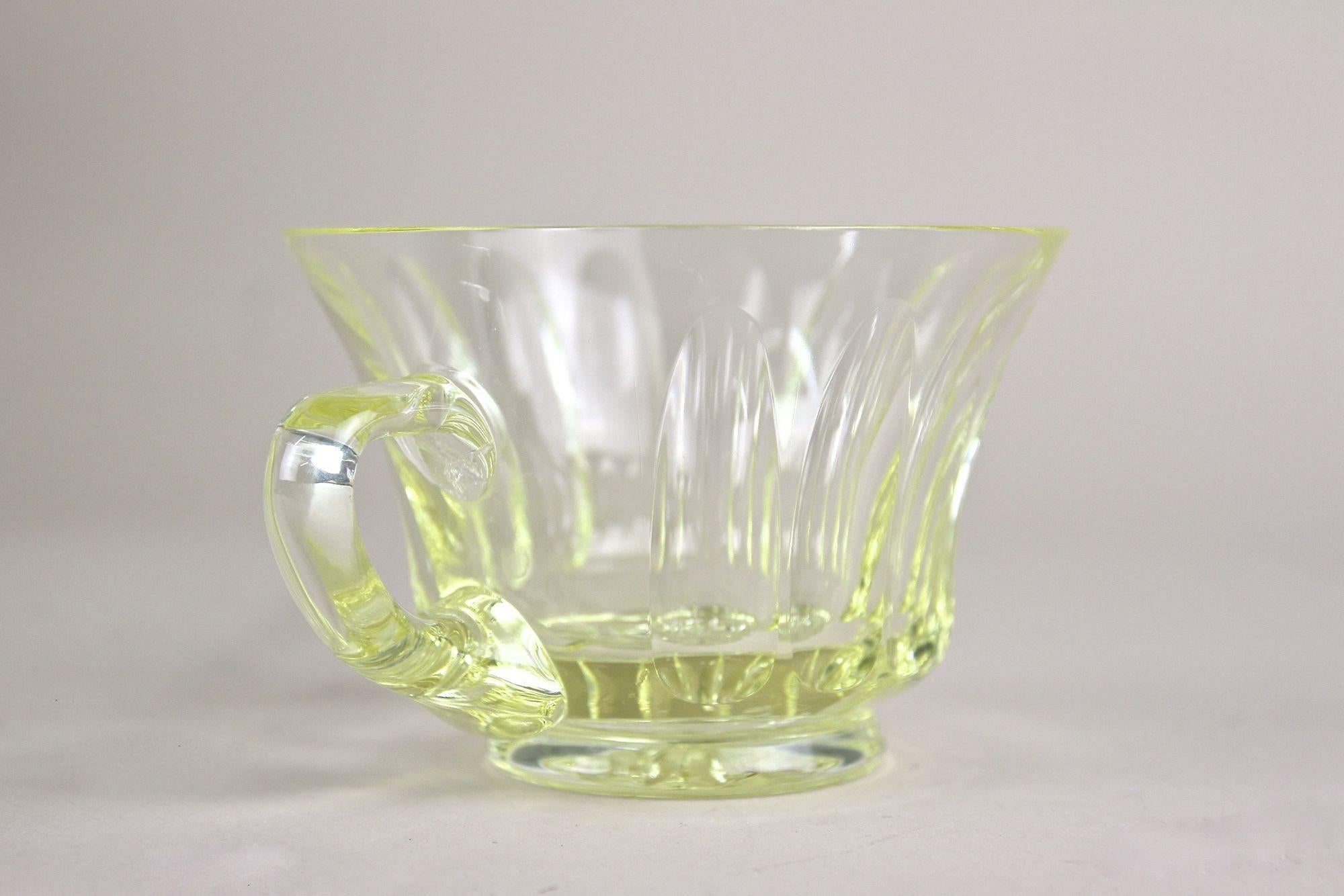 Service à punch en cristal Art Déco jaune citron du 20e siècle, Bohemia vers 1920 en vente 9