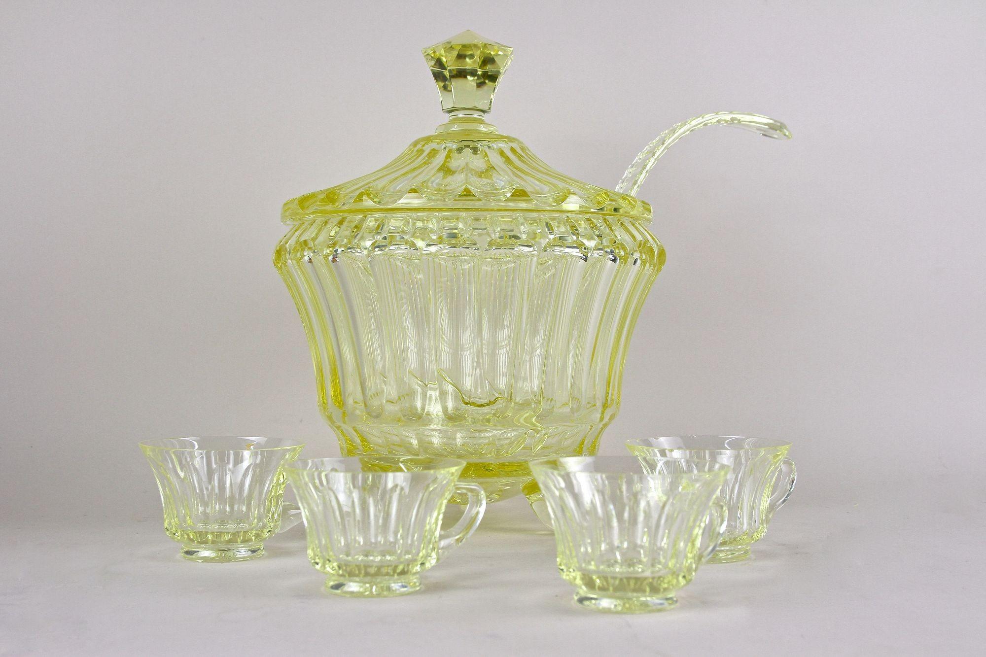 Service à punch en cristal Art Déco jaune citron du 20e siècle, Bohemia vers 1920 en vente 12