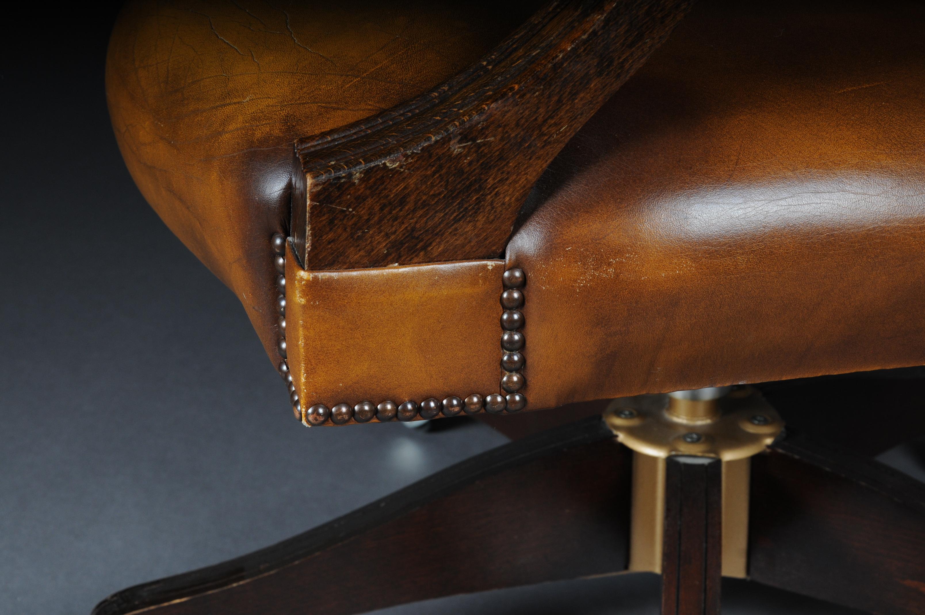 20th Century Classic English Armchair / Leather Armchair 5
