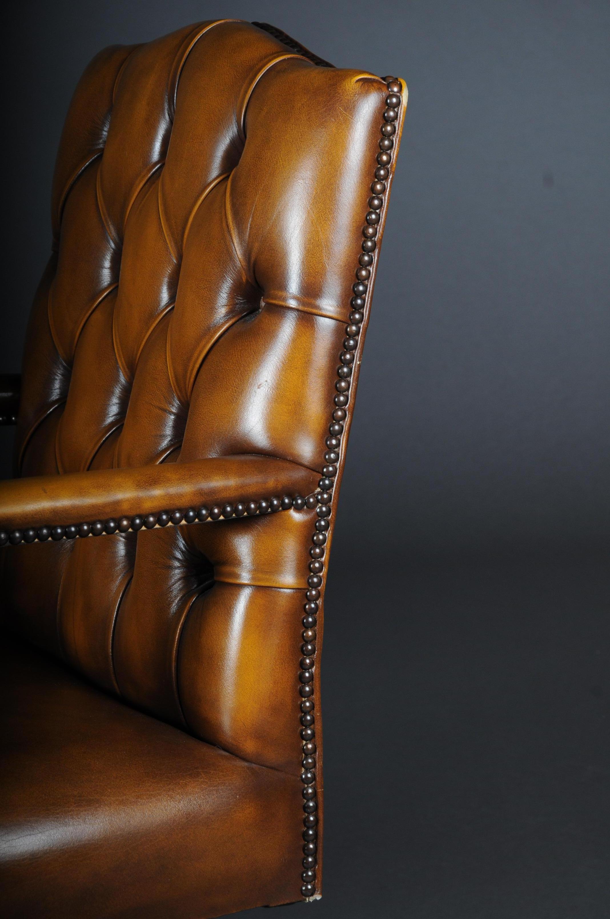 20th Century Classic English Armchair / Leather Armchair 6