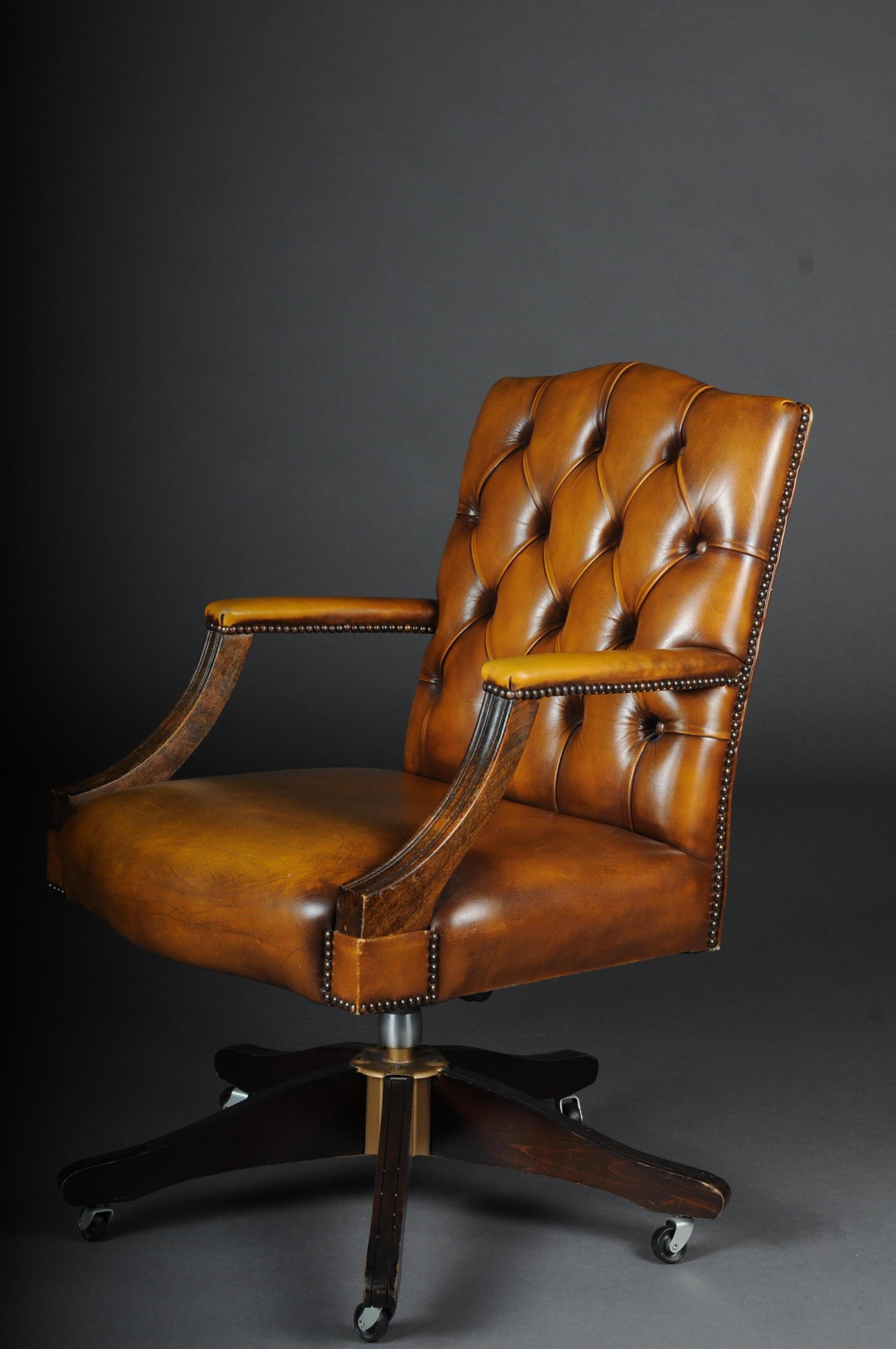 20th Century Classic English Armchair / Leather Armchair 1