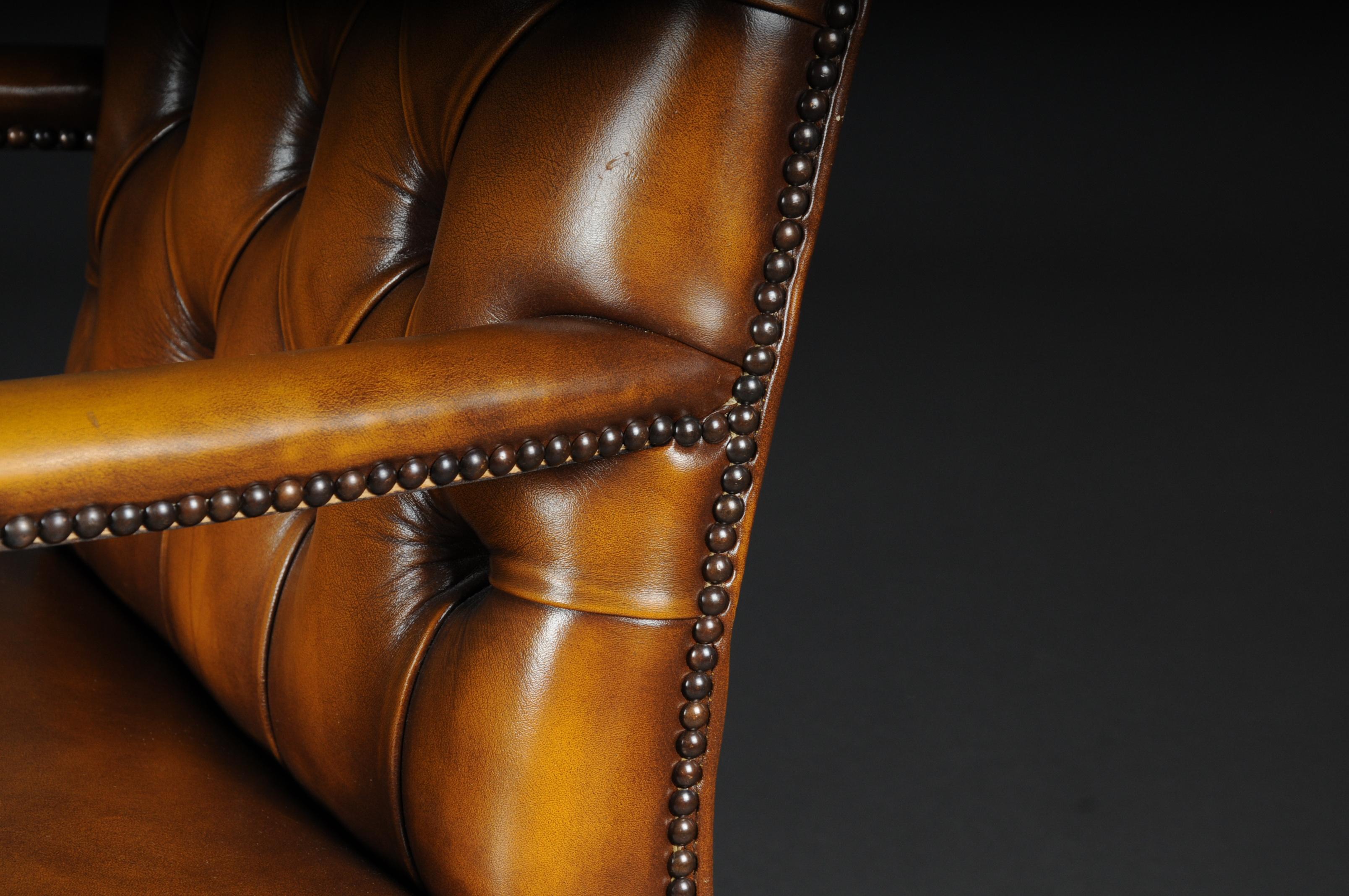 20th Century Classic English Armchair / Leather Armchair 4