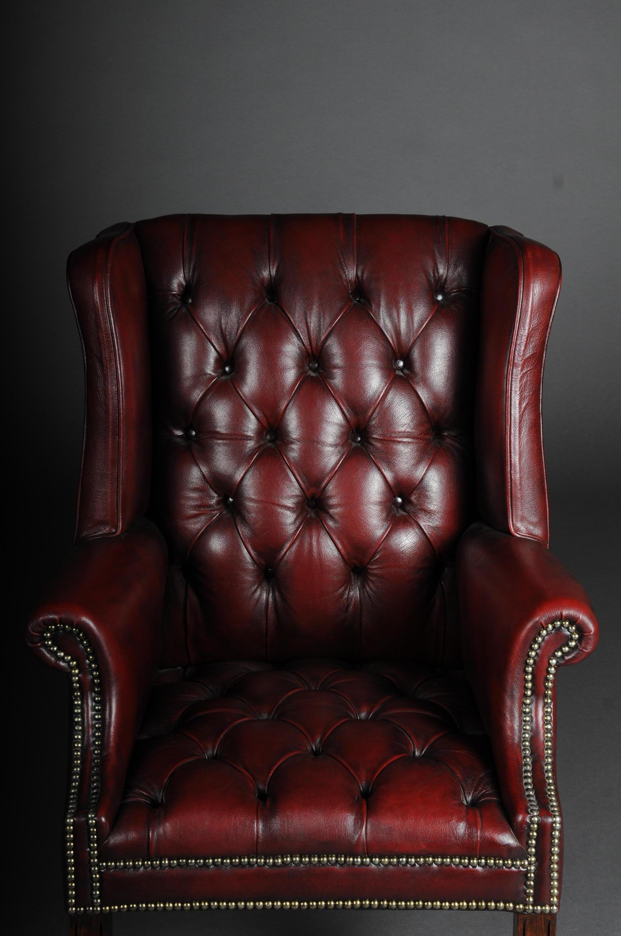 20th Century Classic English Chesterfield Earsback Chair, Leather In Good Condition For Sale In Berlin, DE