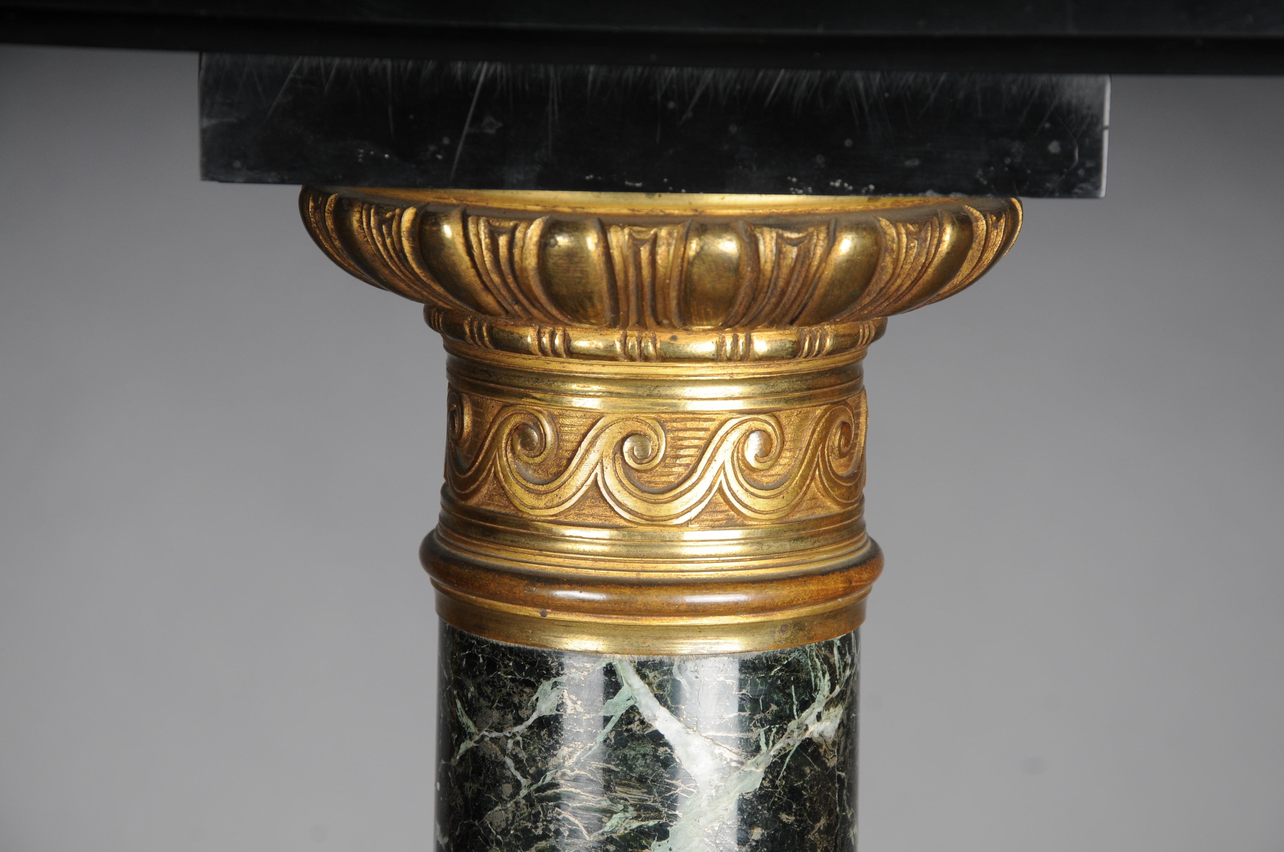 Brass 20th Century Classic French marble column, black with gold brass. For Sale
