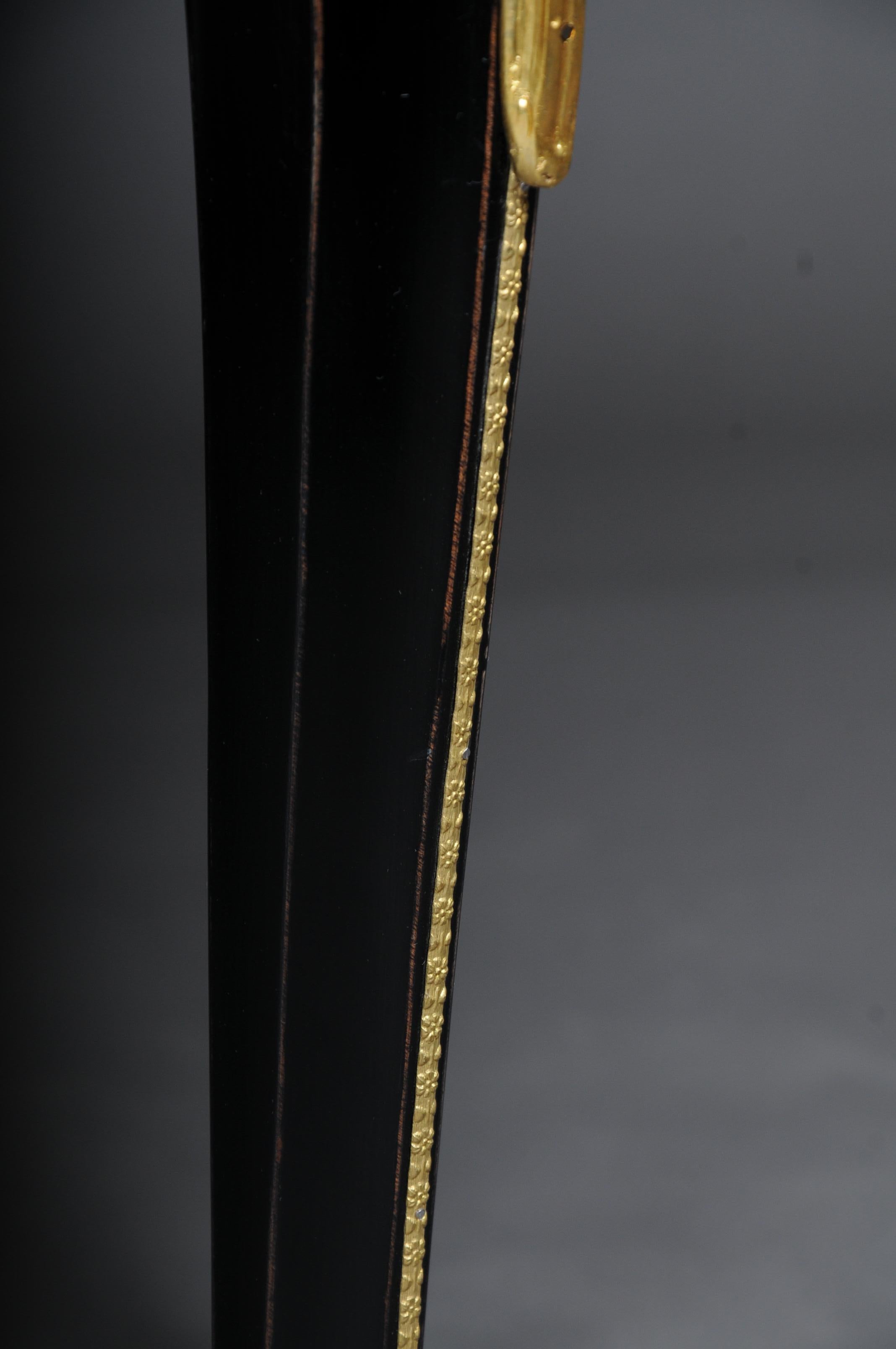 Klassischer Beistelltisch des 20. Jahrhunderts, vergoldete Bronze, schwarz, Louis XV. im Angebot 4