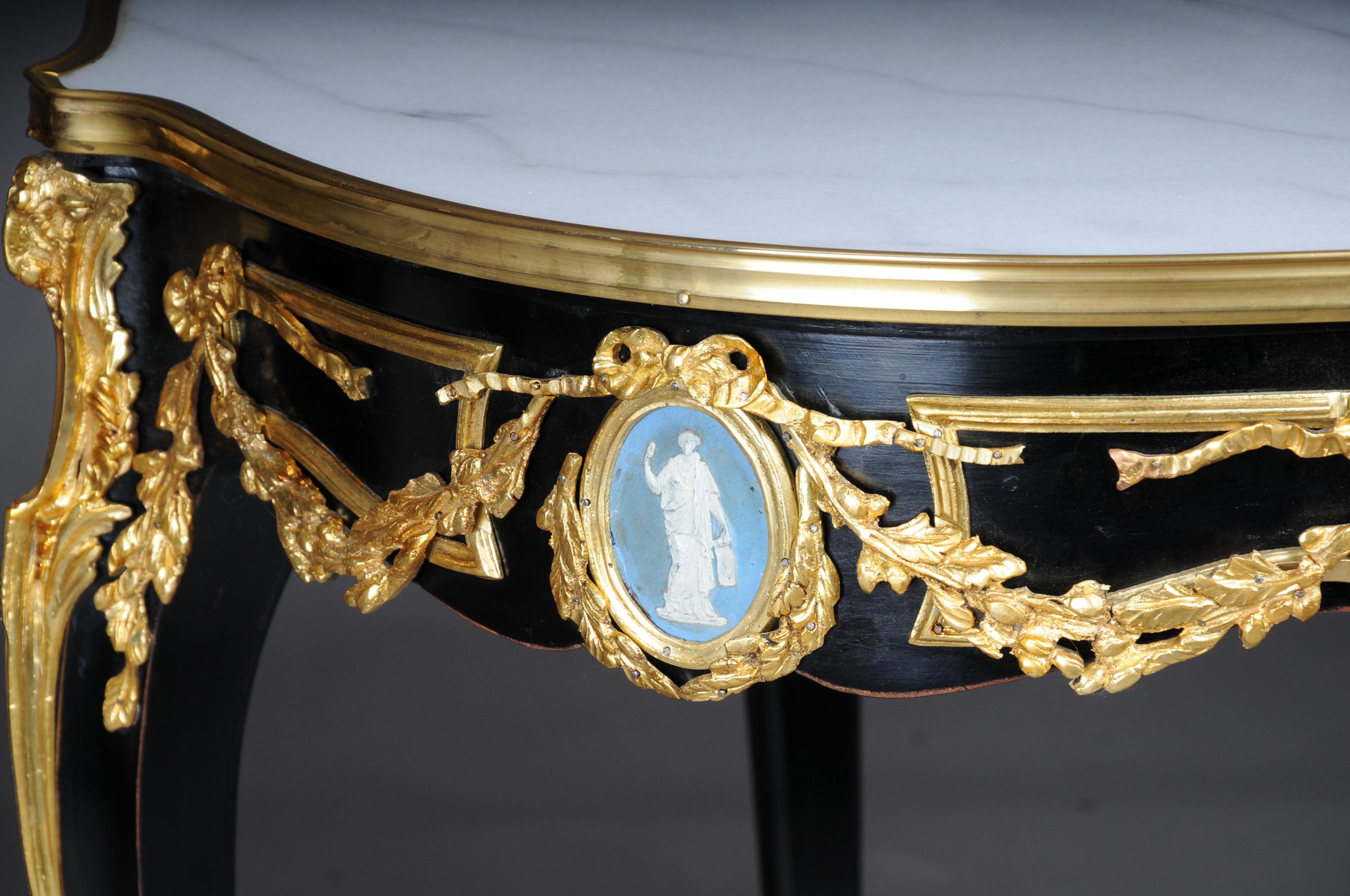 Klassischer Beistelltisch des 20. Jahrhunderts, vergoldete Bronze, schwarz, Louis XV. im Angebot 5