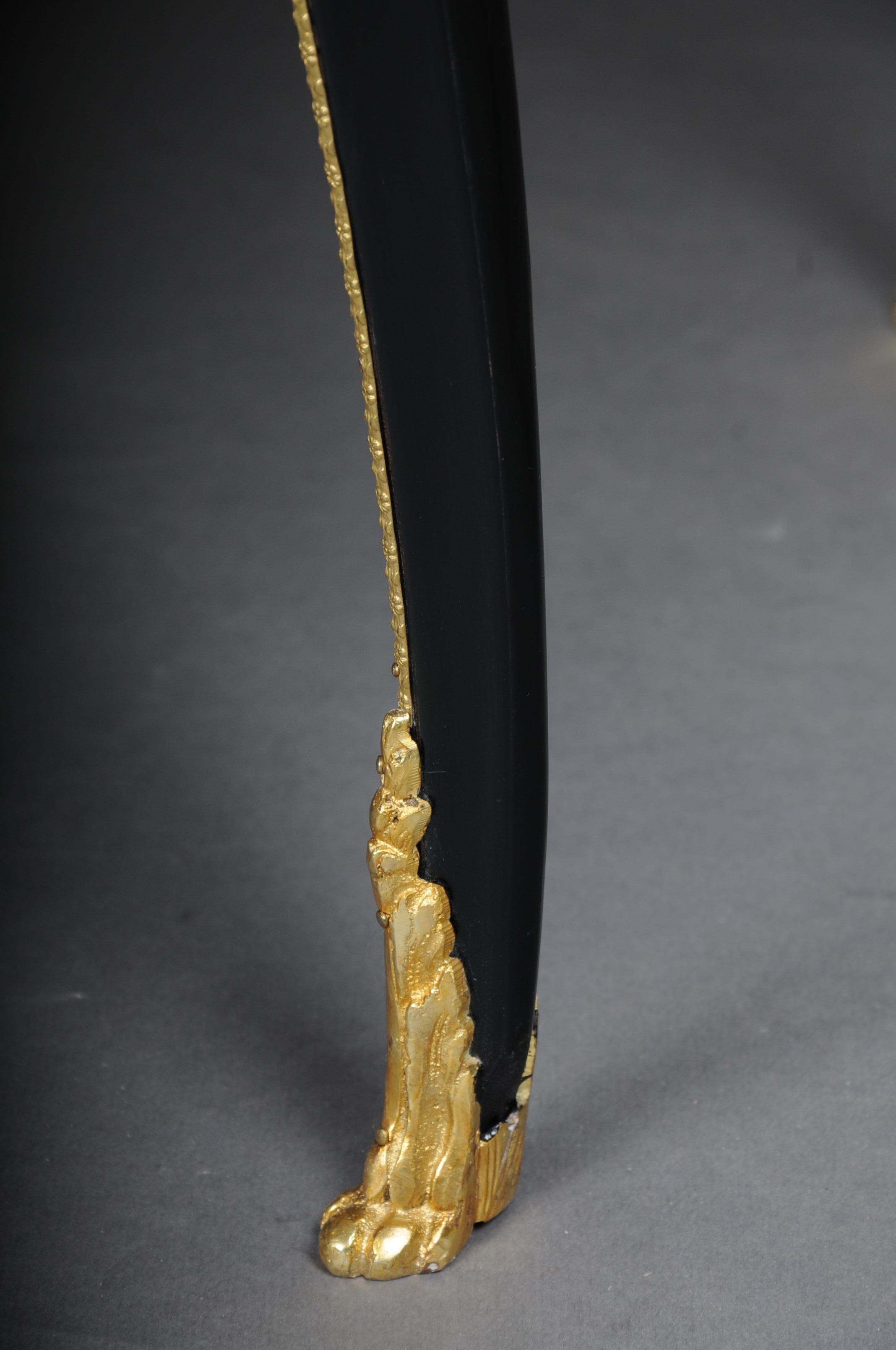 Klassischer Beistelltisch des 20. Jahrhunderts, vergoldete Bronze, schwarz, Louis XV. im Angebot 3