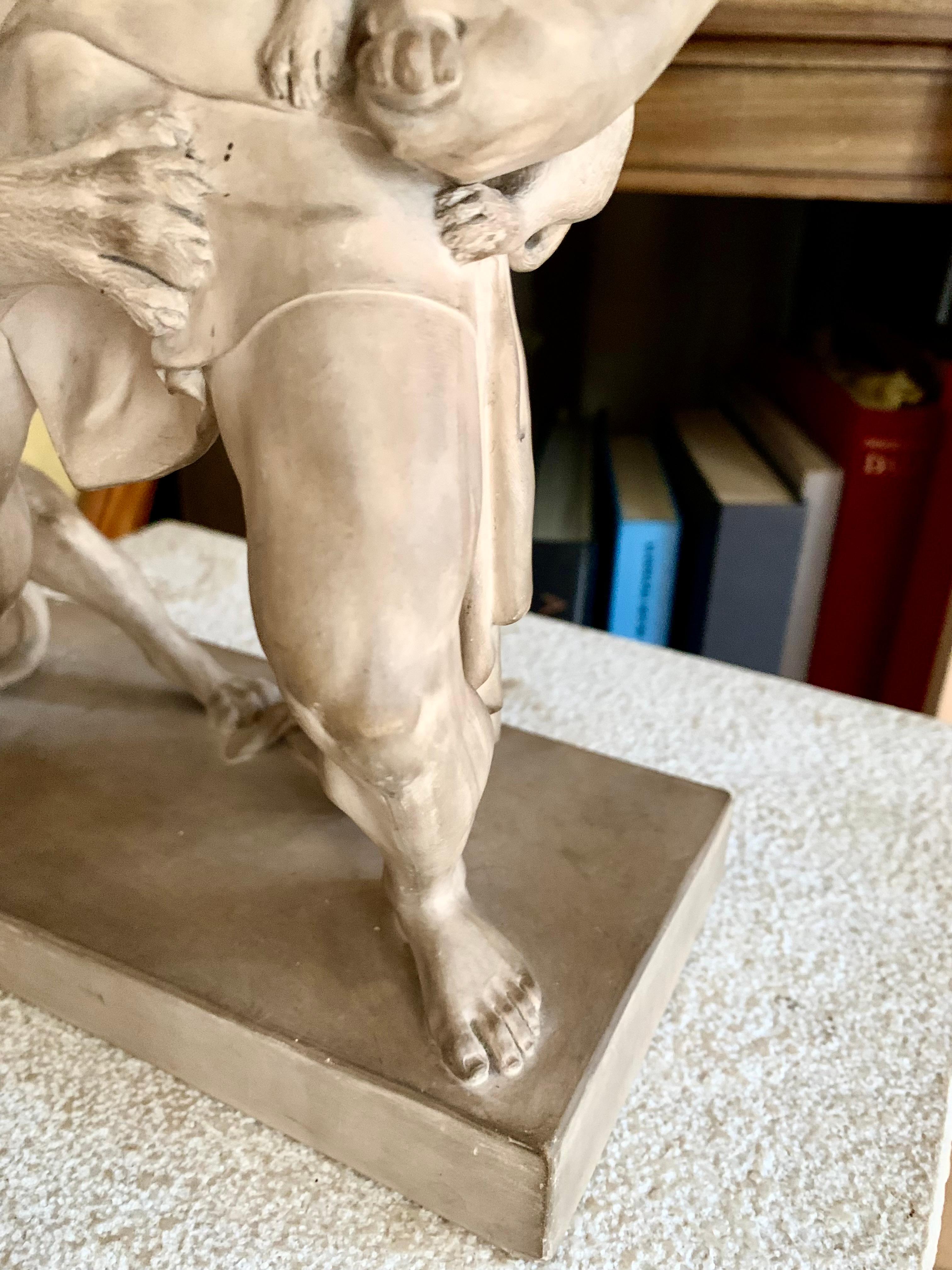 Klassische Terrakotta-Skulptur des 20. Jahrhunderts Junger Mann im Kampf mit Löwe  im Angebot 5