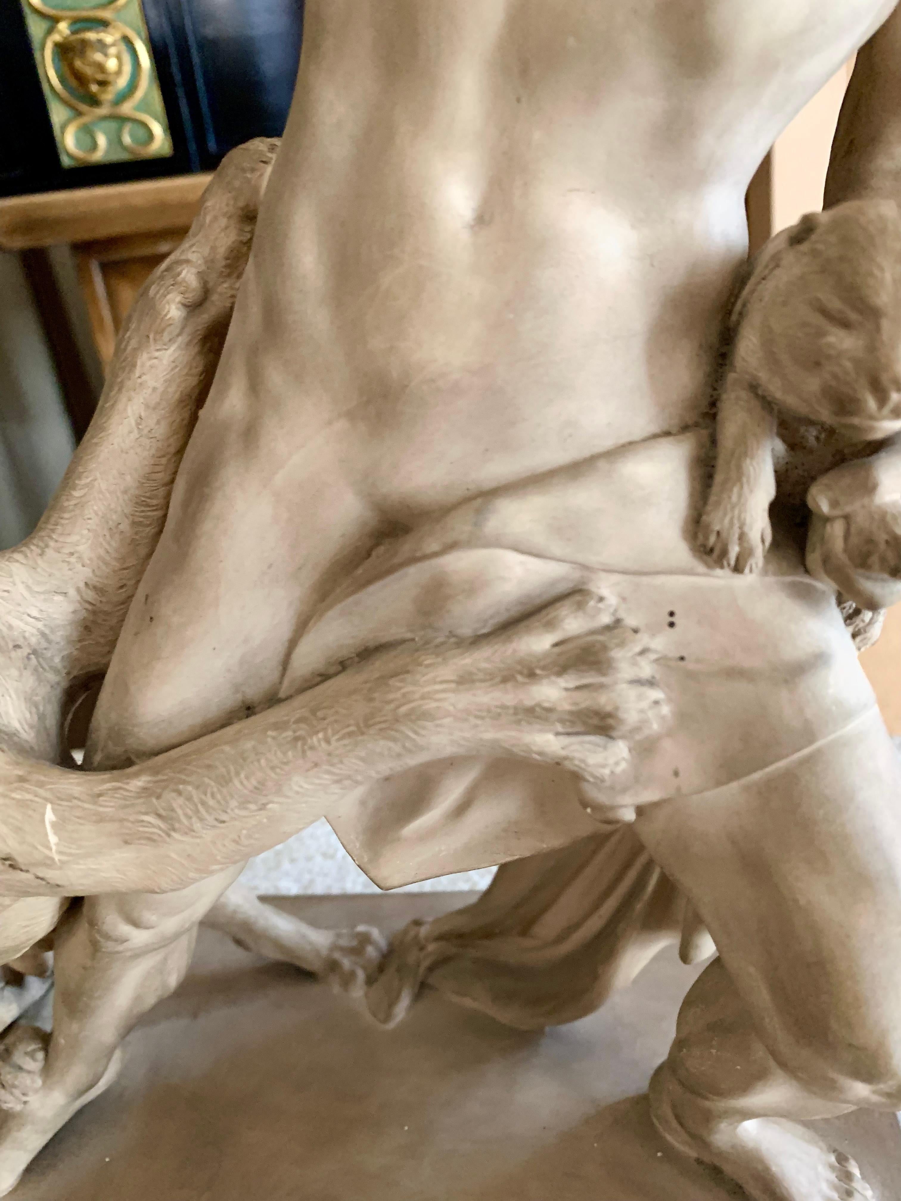 Terre cuite 20e siècle Sculpture classique en terre cuite Jeune homme se battant avec un lion  en vente