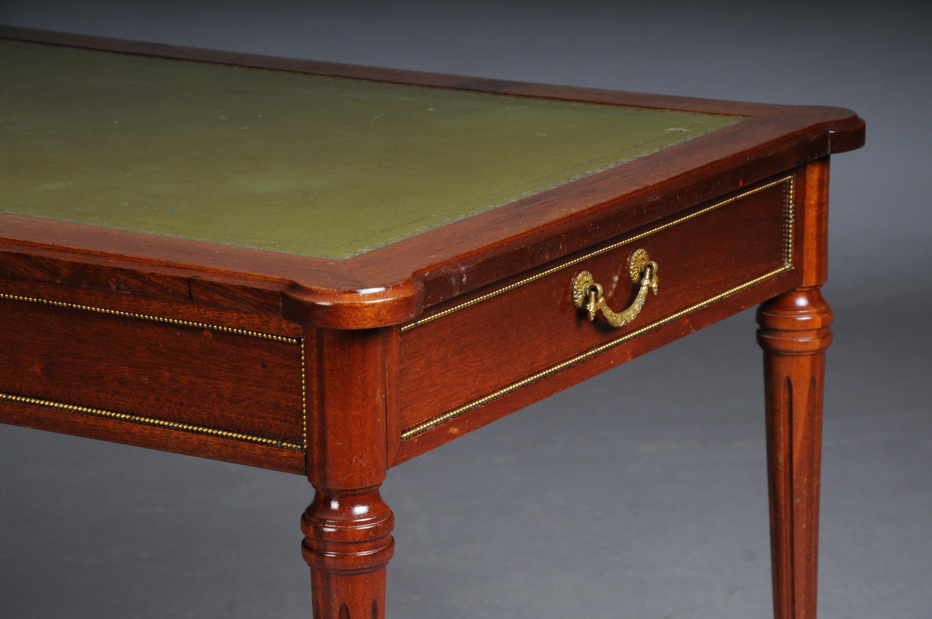 20th Century Classicist English Coffee Table Leather Top In Good Condition In Berlin, DE