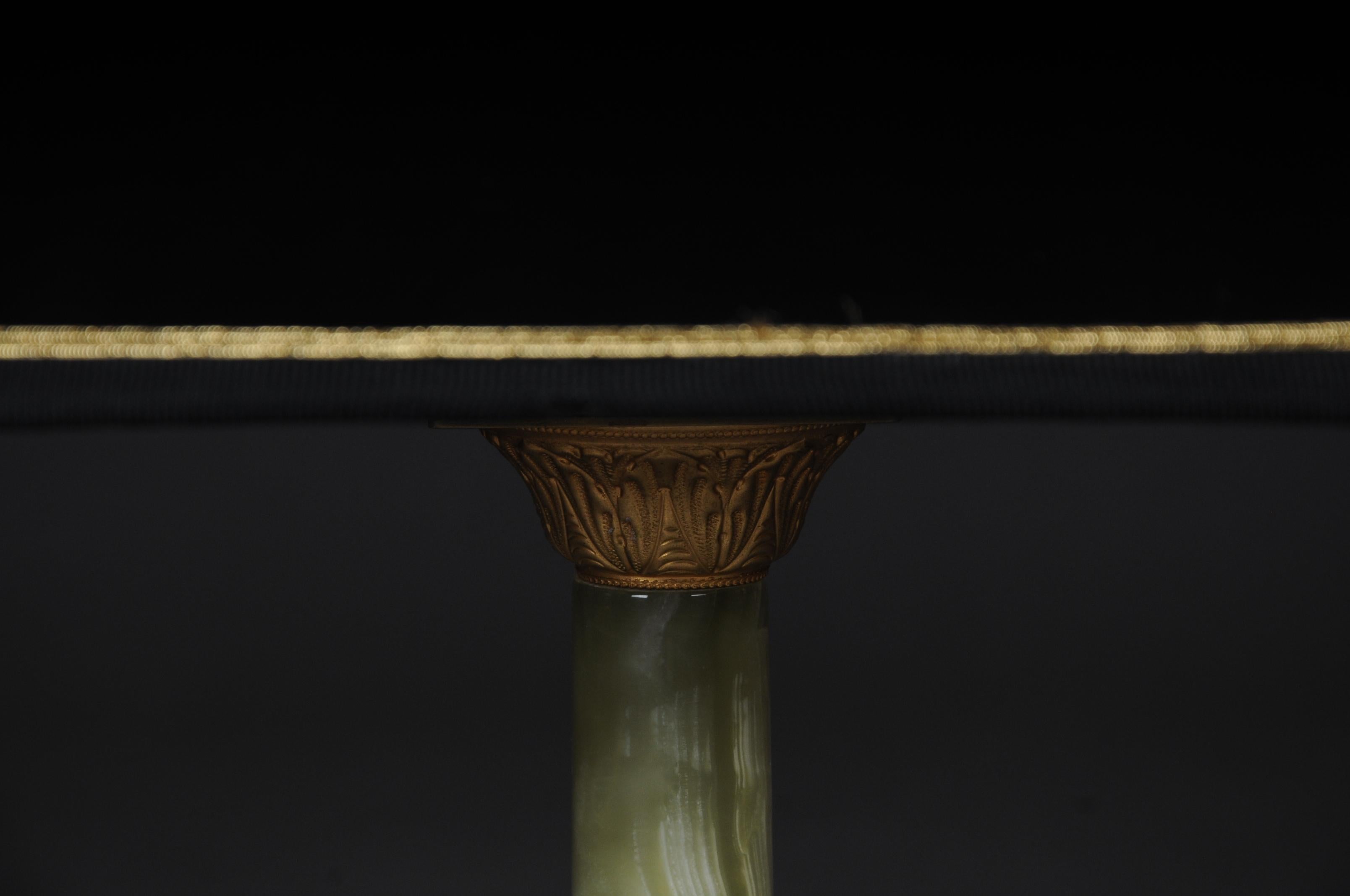 20th Century Classicist Onyx Table Lamp with Brass In Good Condition For Sale In Berlin, DE
