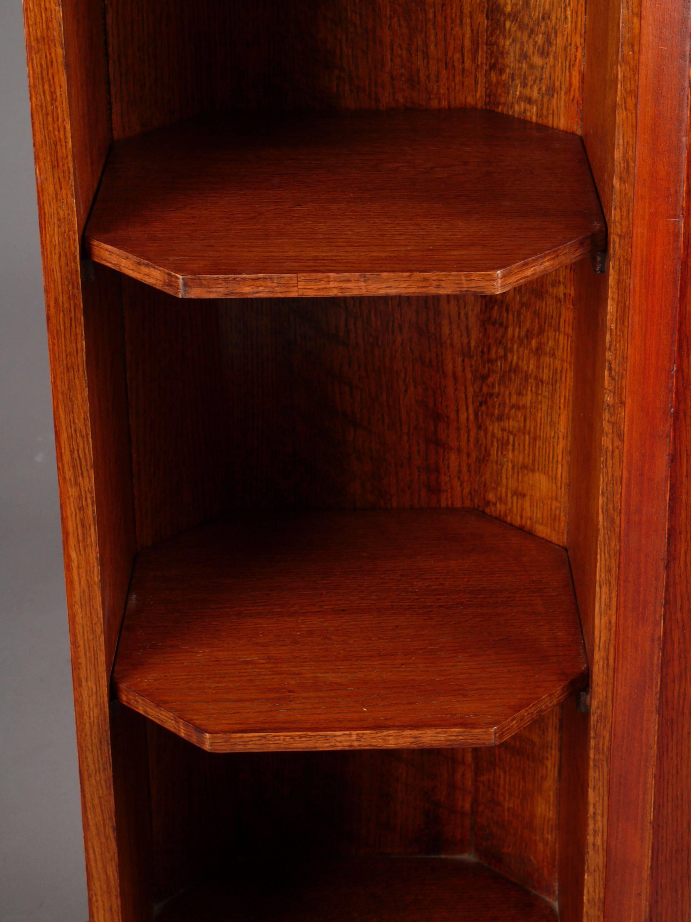 20th Century Classicist Style Columnised Cupboards In Good Condition For Sale In Berlin, DE