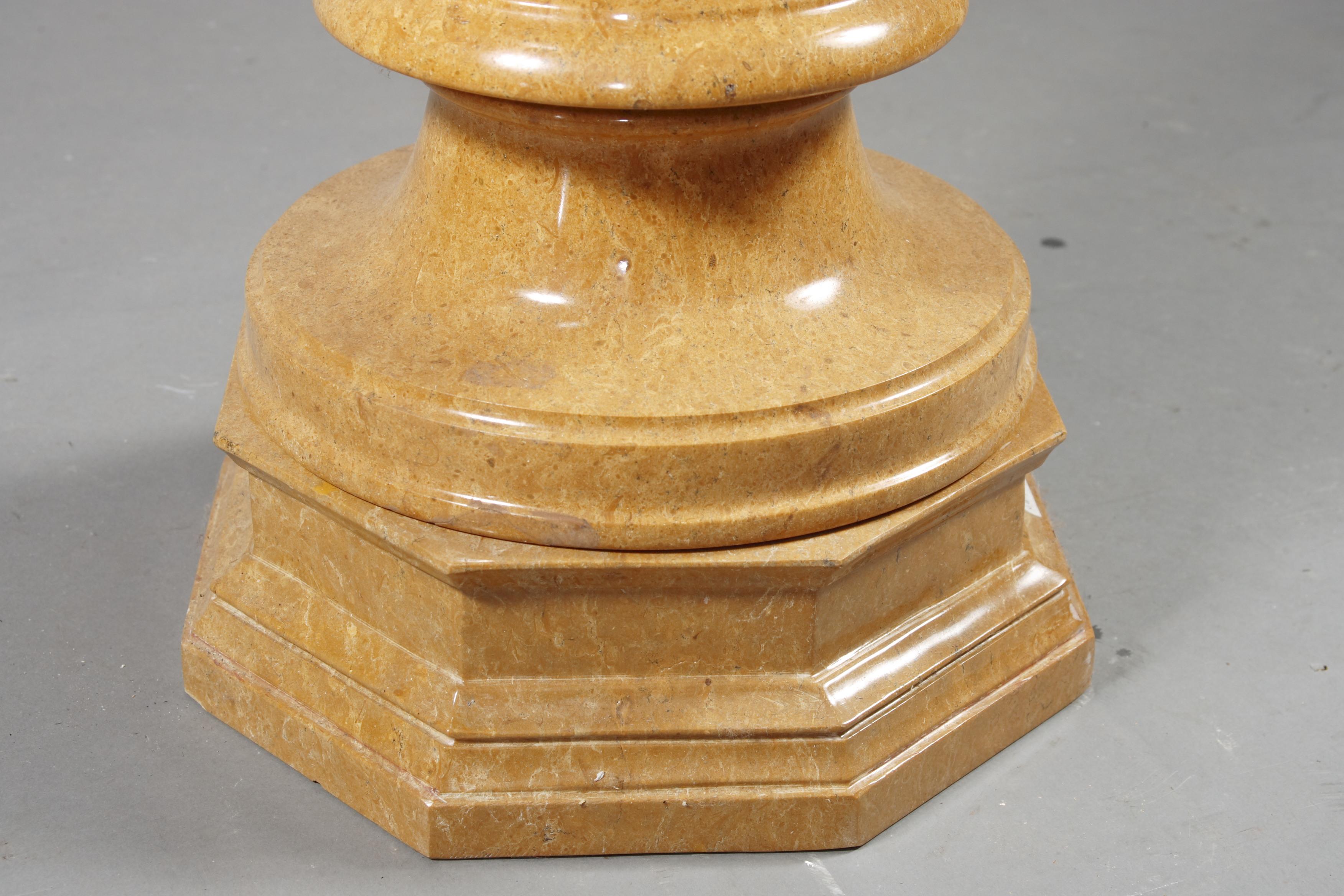 Klassizistische Marmorkrater-Vase des 20. Jahrhunderts im Angebot 9