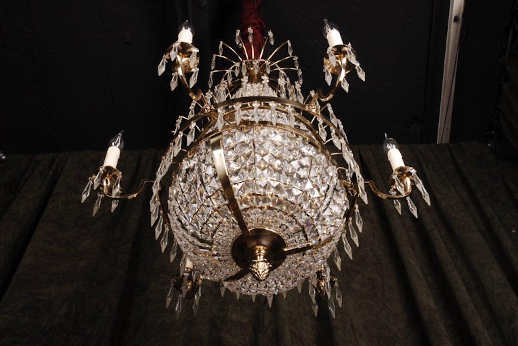 Swedish Empire ceiling candelabra in classicist style.
Polished brass and facet-ground prism hangings.
