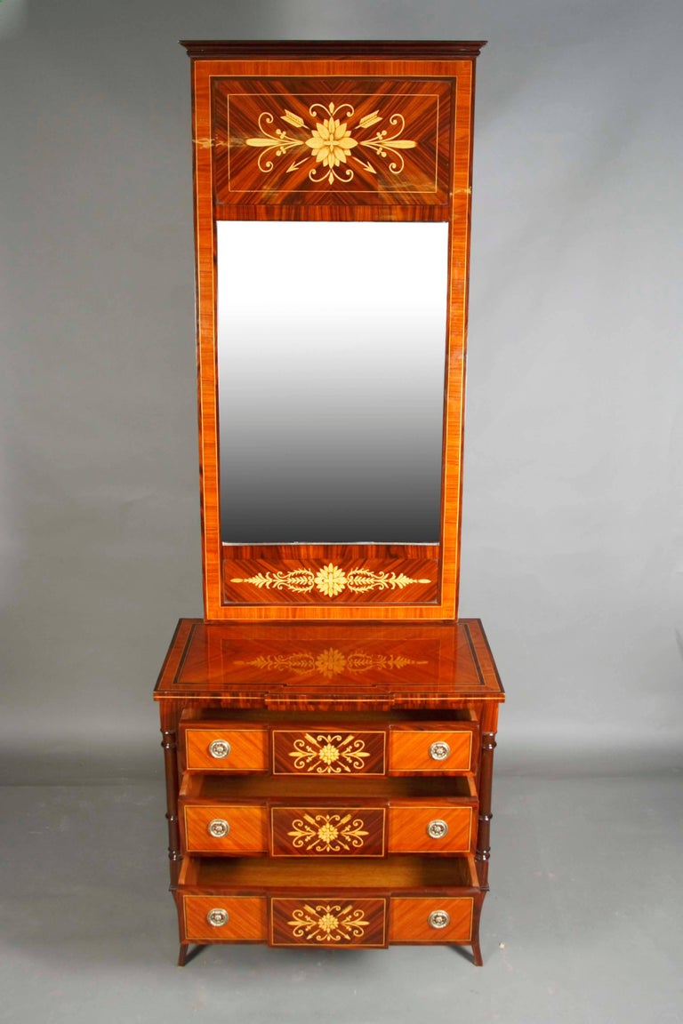 20th Century Classicist Style Tulip Mirror Commode For Sale at 1stDibs