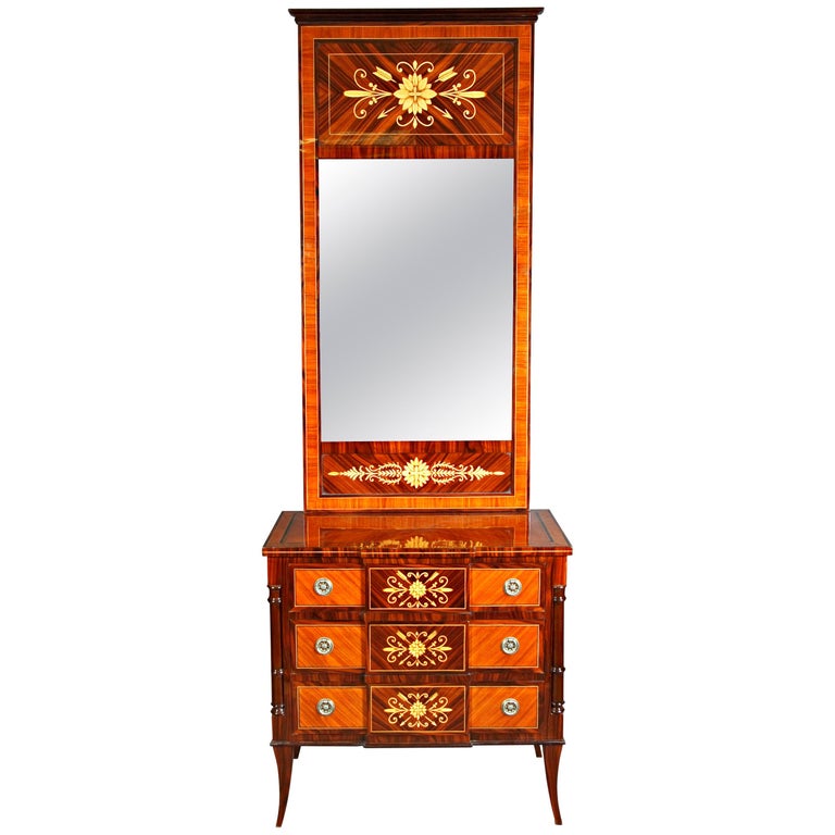 20th Century Classicist Style Tulip Mirror Commode For Sale at 1stDibs