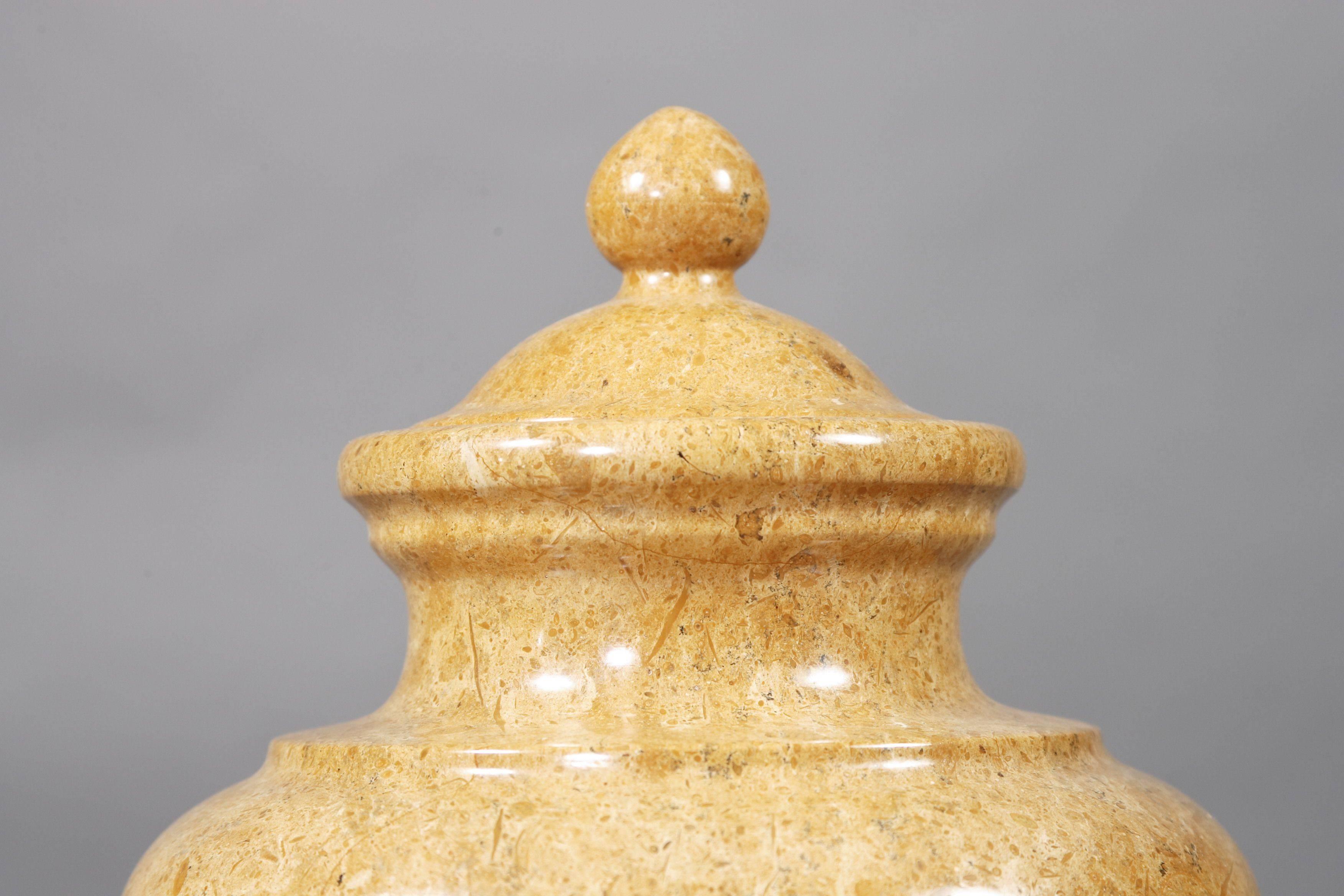 Vase de style classique du XXe siècle avec couvercle Bon état - En vente à Berlin, DE