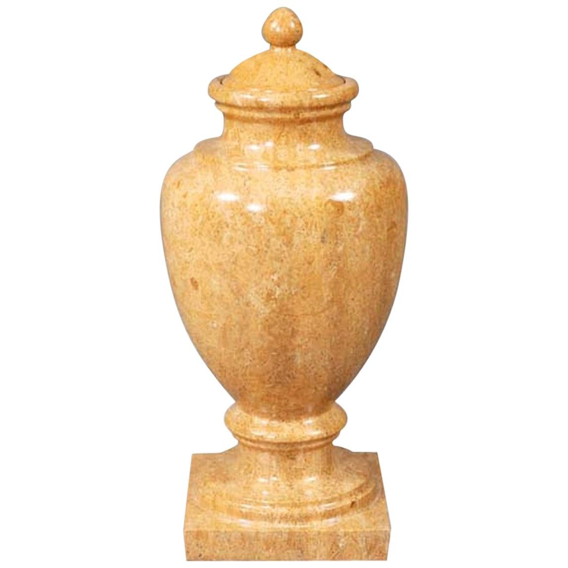 Vase im klassizistischen Stil des 20. Jahrhunderts mit Deckel im Angebot