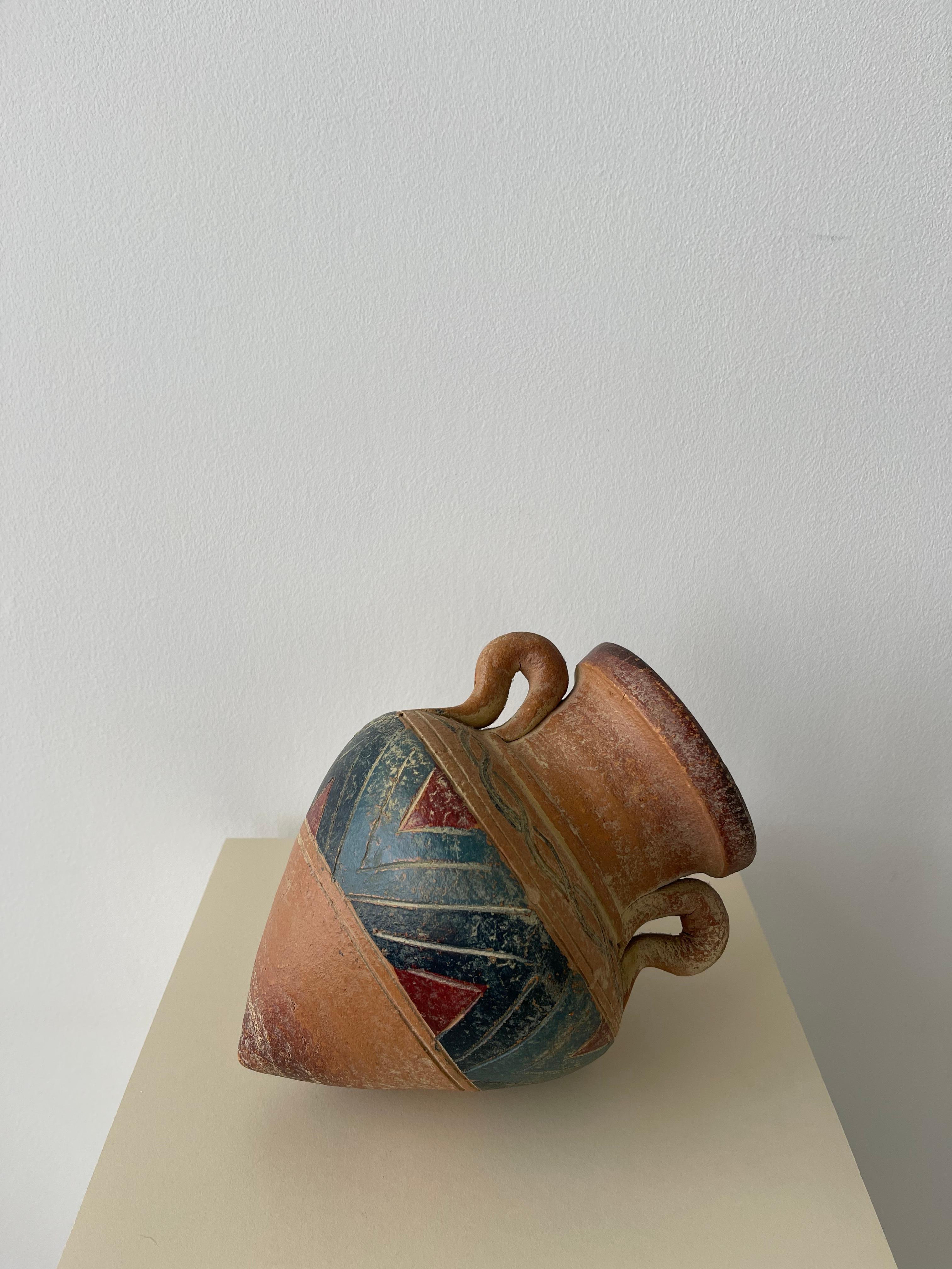 Realizzato con acquaforte Vaso ad anfora in argilla del XX secolo in vendita