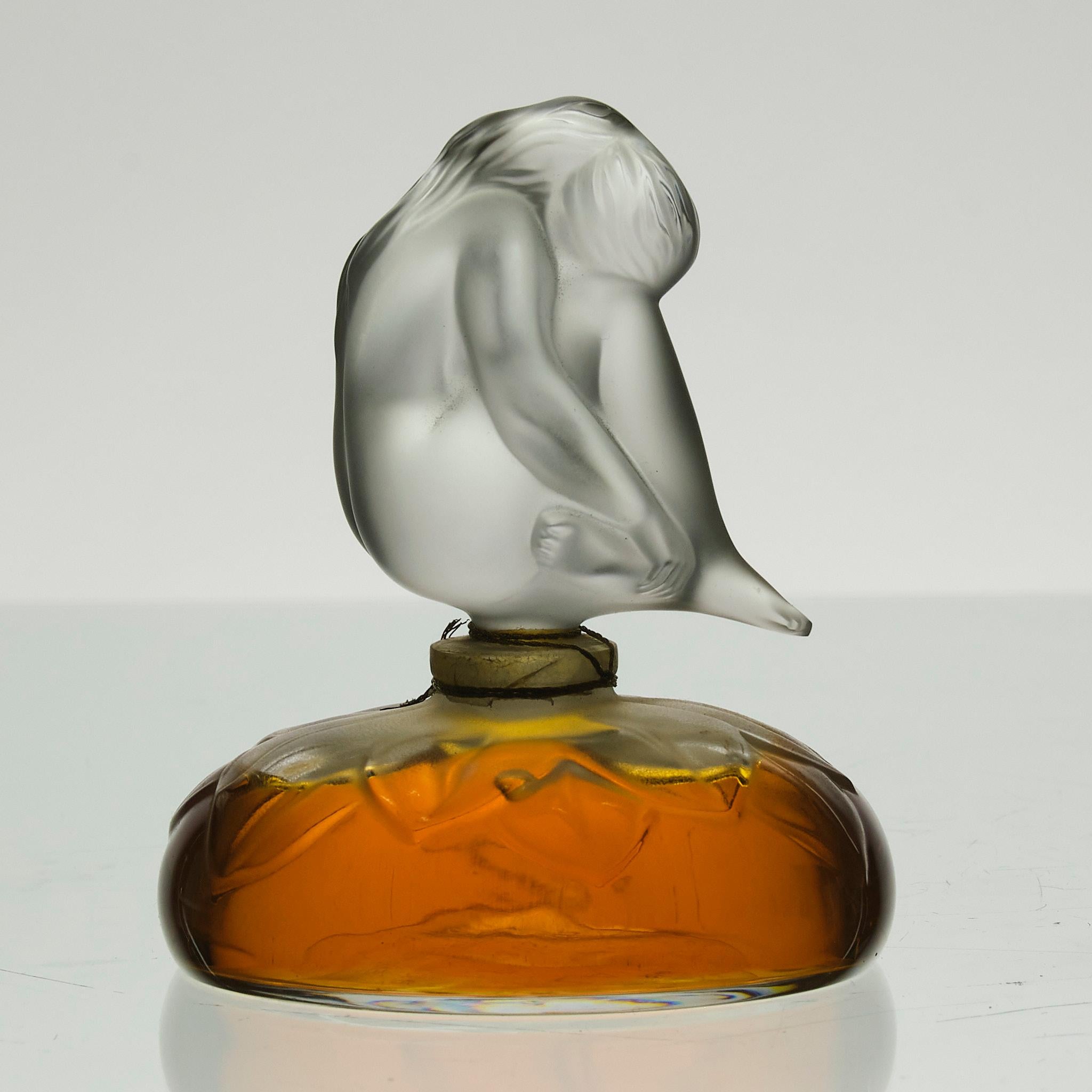 20ième siècle Flacon de parfum transparent du 20e siècle intitulé « La Nu Flacon » de Marie-Claude Lalique en vente