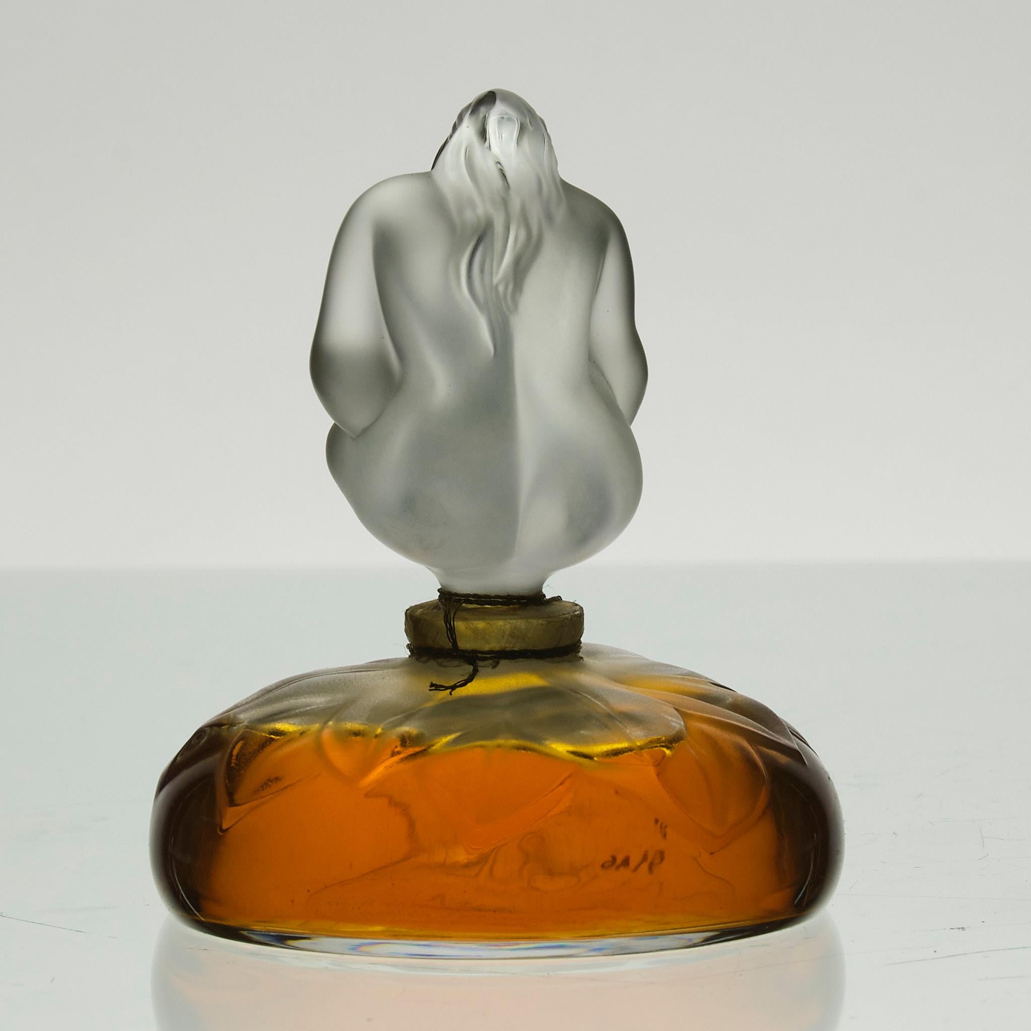 Flacon de parfum transparent du 20e siècle intitulé « La Nu Flacon » de Marie-Claude Lalique en vente 1