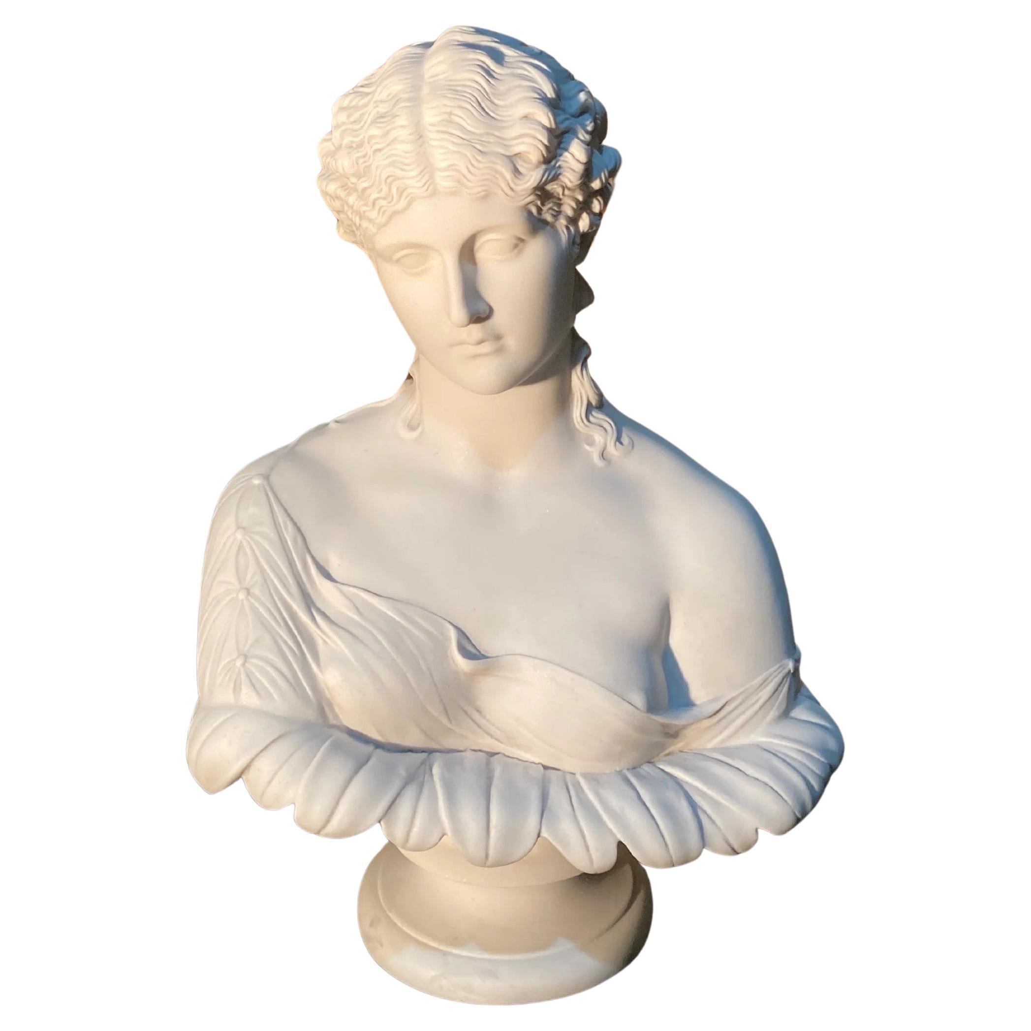 Questo busto di Clytie del XX secolo cattura magnificamente l'eleganza e la grazia della scultura classica. Realizzato in marmo pregiato, il pezzo raffigura la ninfa Clytie con lineamenti delicati e capelli fluenti, incarnando una bellezza senza
