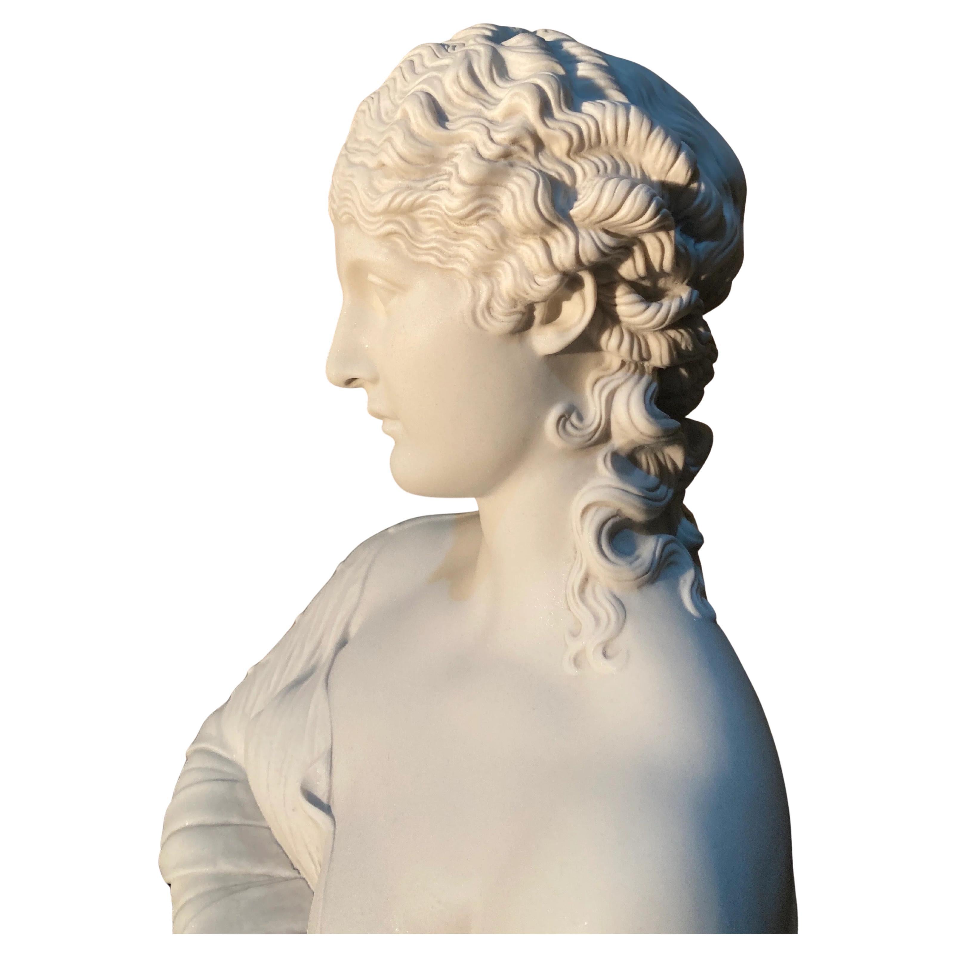 Inglese Scultura con busto di Clytie del XX secolo - Eleganza classica in marmo in vendita
