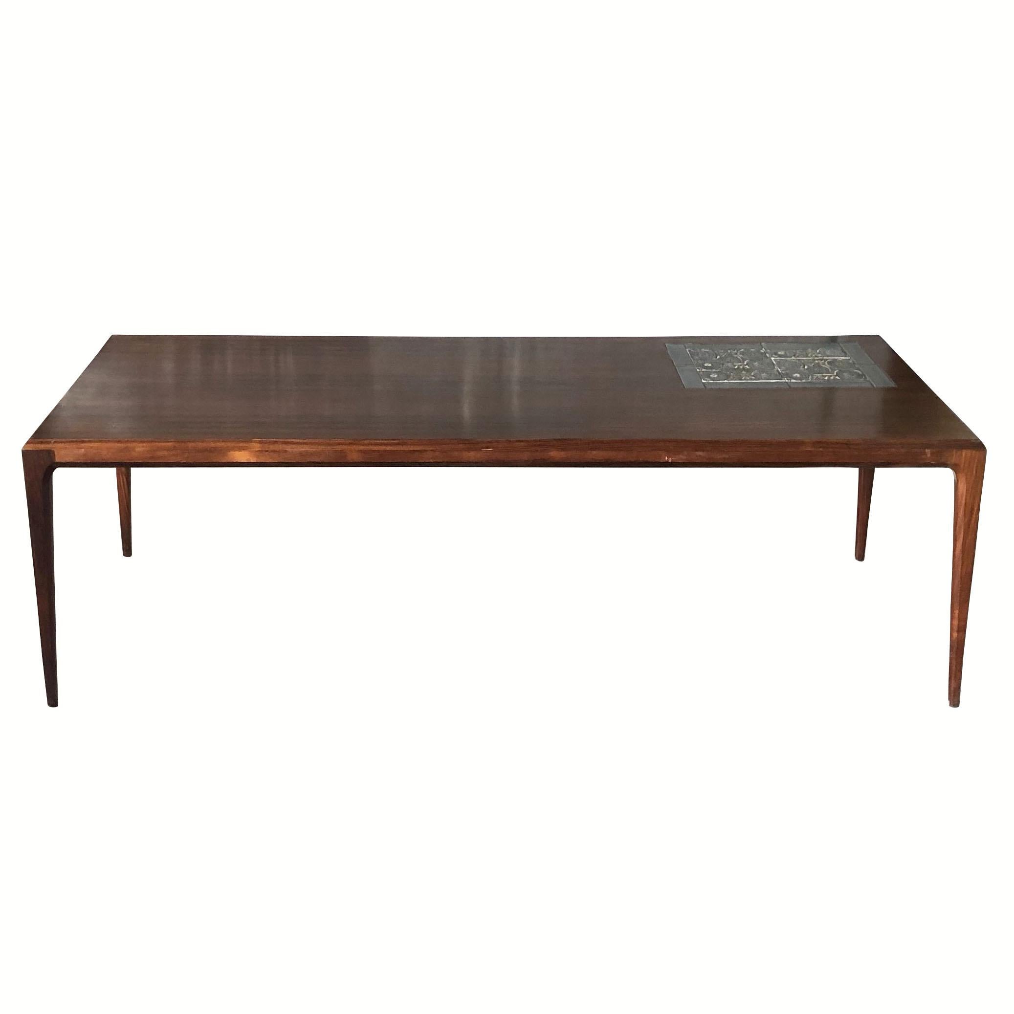 A vintage Mid-Century Modern Danish low sofa table or coffee table in restored Rosewood, in good condition. Designed by Severin Hansen Jr. with a lateral tile insert and blue tile surround by Nils Thorsson, Royal Copenhagen. Wear consistent with age