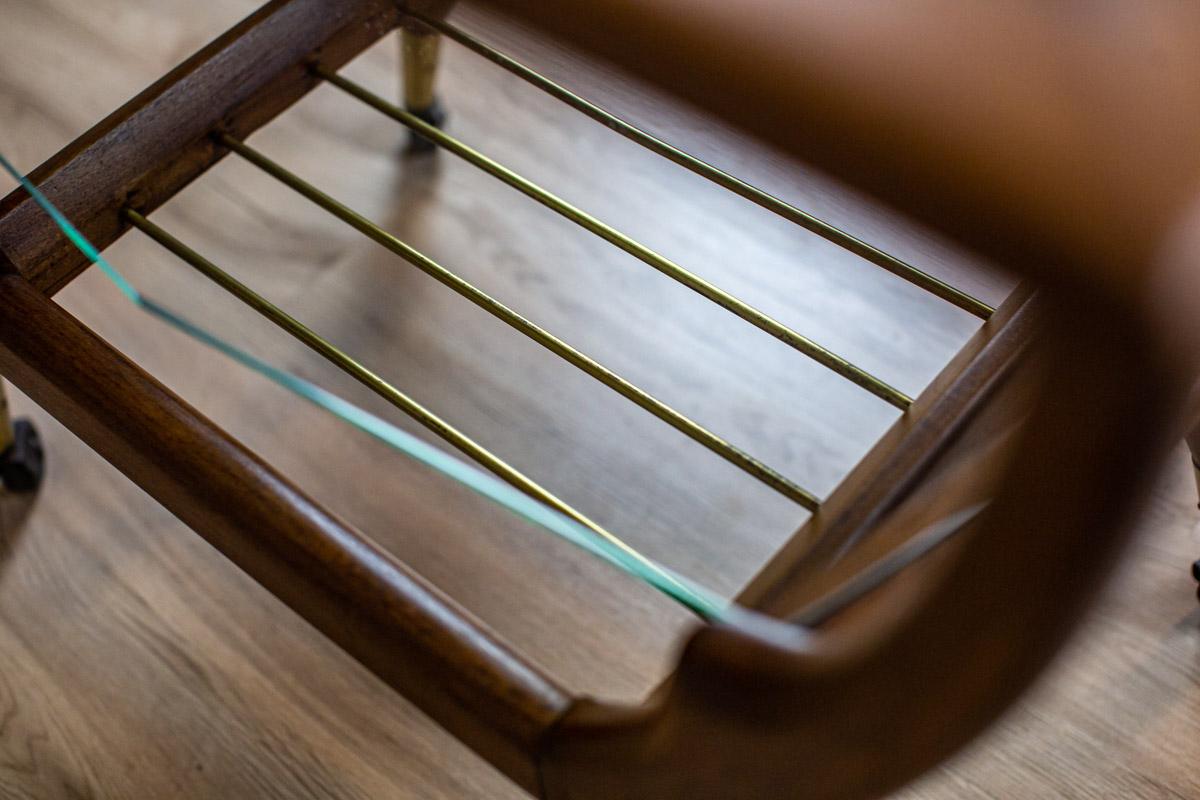 20th-Century Coffee Table with Glass Top For Sale 1