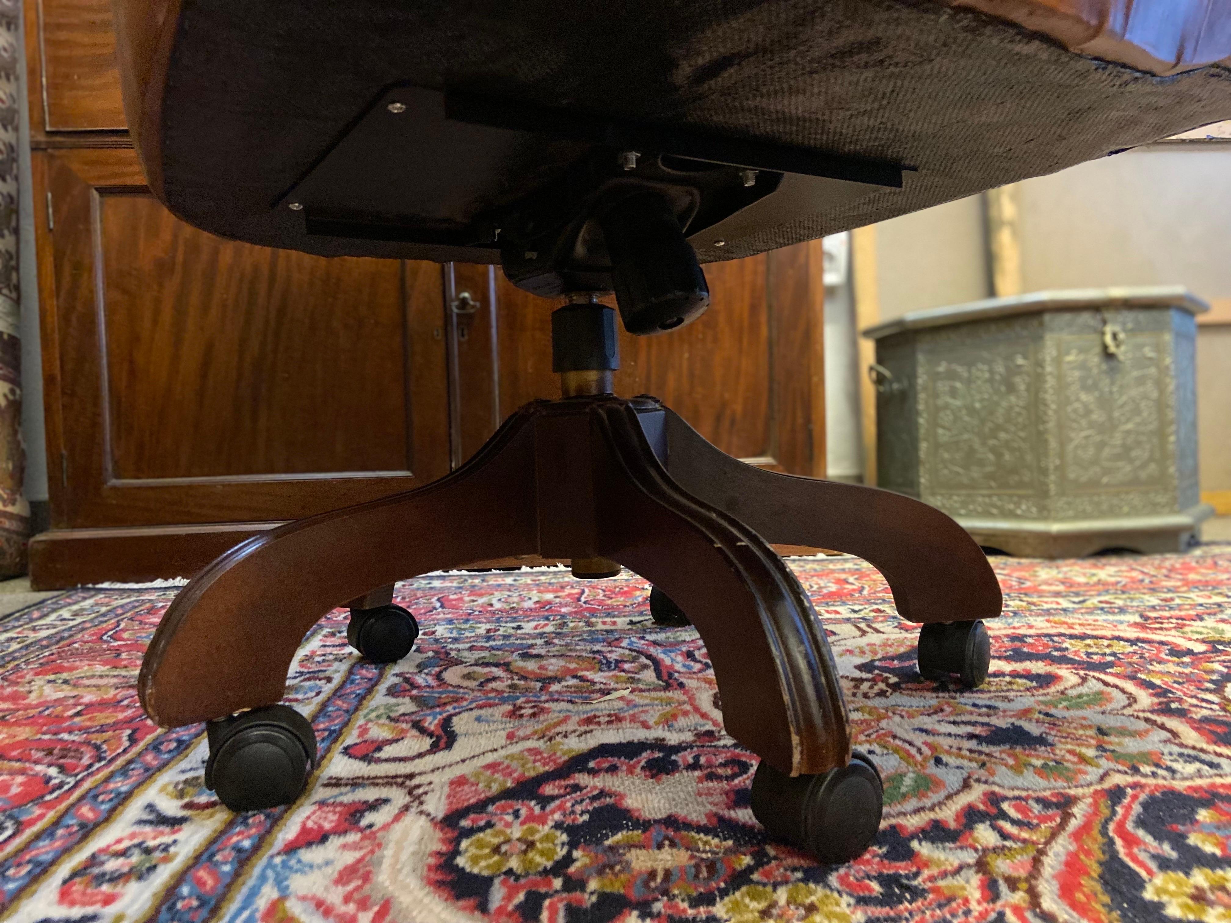 Cognacfarbener Chesterfield-Schreibtischstuhl aus dem 20. Jahrhundert im Angebot 1