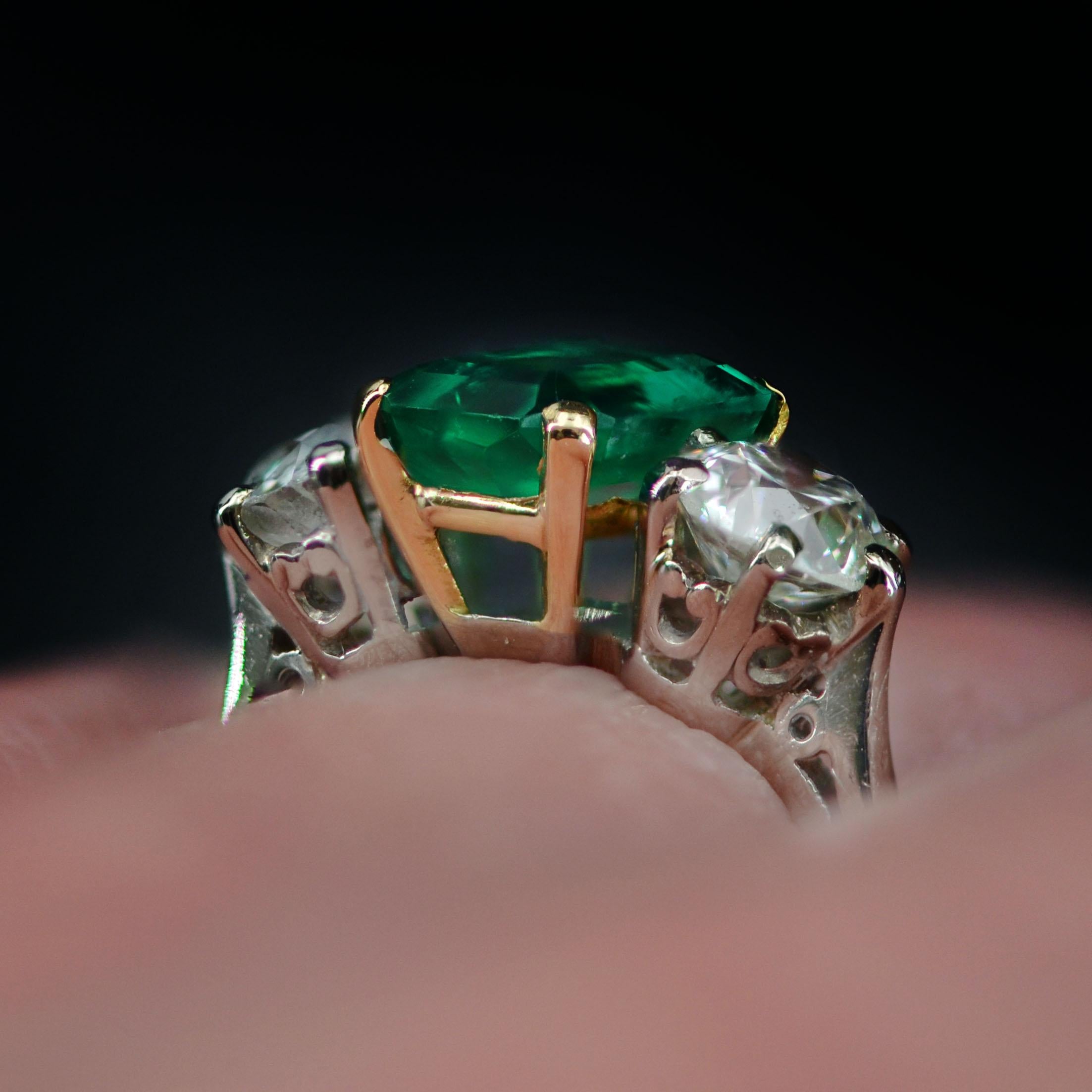 20th Century Colombian Emerald Diamond 18 Karat White Yellow Gold Ring For Sale 5