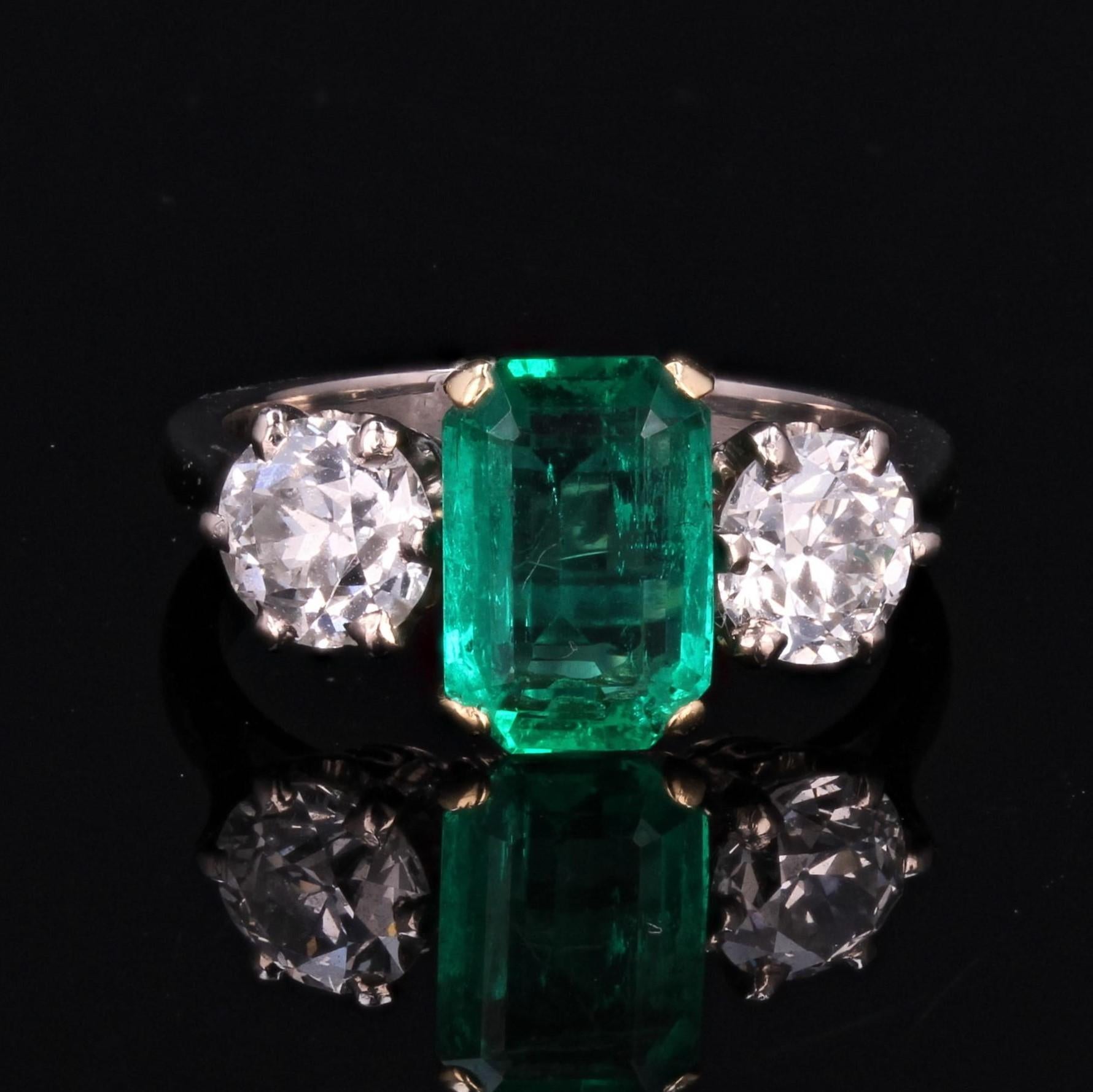 Belle Époque 20th Century Colombian Emerald Diamond 18 Karat White Yellow Gold Ring For Sale