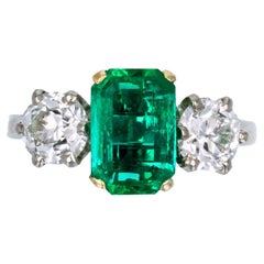 20th Century Colombian Emerald Diamond 18 Karat White Yellow Gold Ring